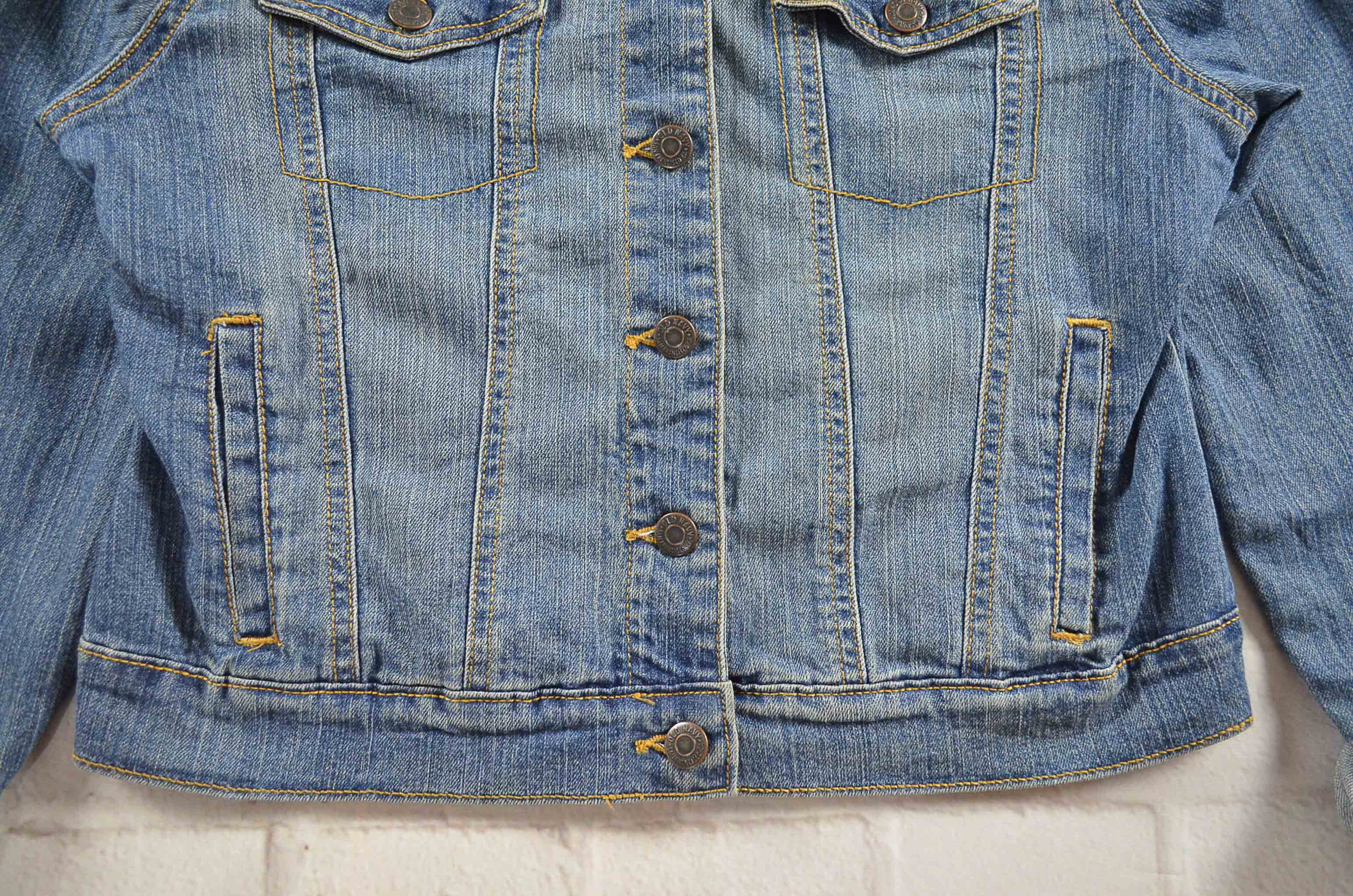 OLD NAVY อกจริง37' (M) เสื้อแจ็คเก็ตยีนส์ เสื้อยีนส์แขนยาวหญิงชาย เนื้อผ้านุ่มใส่สบาย มีเป๋าข้างเป๋าใน