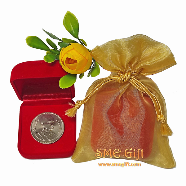 เหรียญที่ระลึก ร.4 (พระบิดาวิทยาศาสตร์ไทย) พร้อมกล่องกำมะหยี่และถุงไหมแก้ว COIN 004 ชิ้น