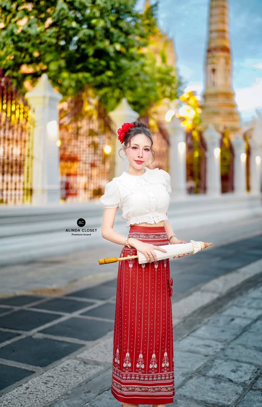 Tag : ❥𝐀𝐋𝐈𝐍𝐃𝐀 Code : #F08278 Detail : ชุดเซ็ทผ้าไทยประยุกต์เข้าใหม่ค่ะ ชุดนี้ตัวเสื้อเป็นเสื้อคอปกสีขาว กระดุมหน้า แขนสั้นจั๊มปลายแขน แต่งระบายผ้าลูกไม้ที่ชายเสื้อ เนื้อผ้าดีมากกก ทรงสวย ใส่สบายมากๆๆ