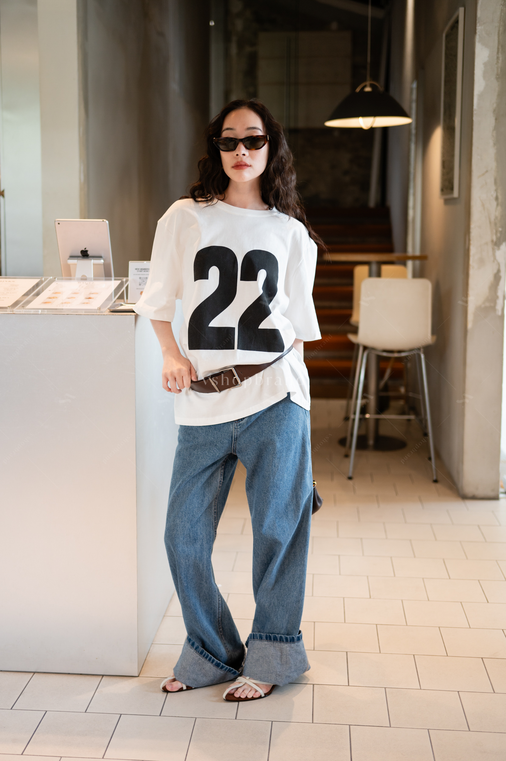 เสื้อยืดแขนสั้นสกรีน 22 + เข็มขัด #vshopbrand #vshop #fashioninspo #มินิเดรส #minidress #outfifs #cutelook #newlook #chillstyle #newdress #เสื้อยืด