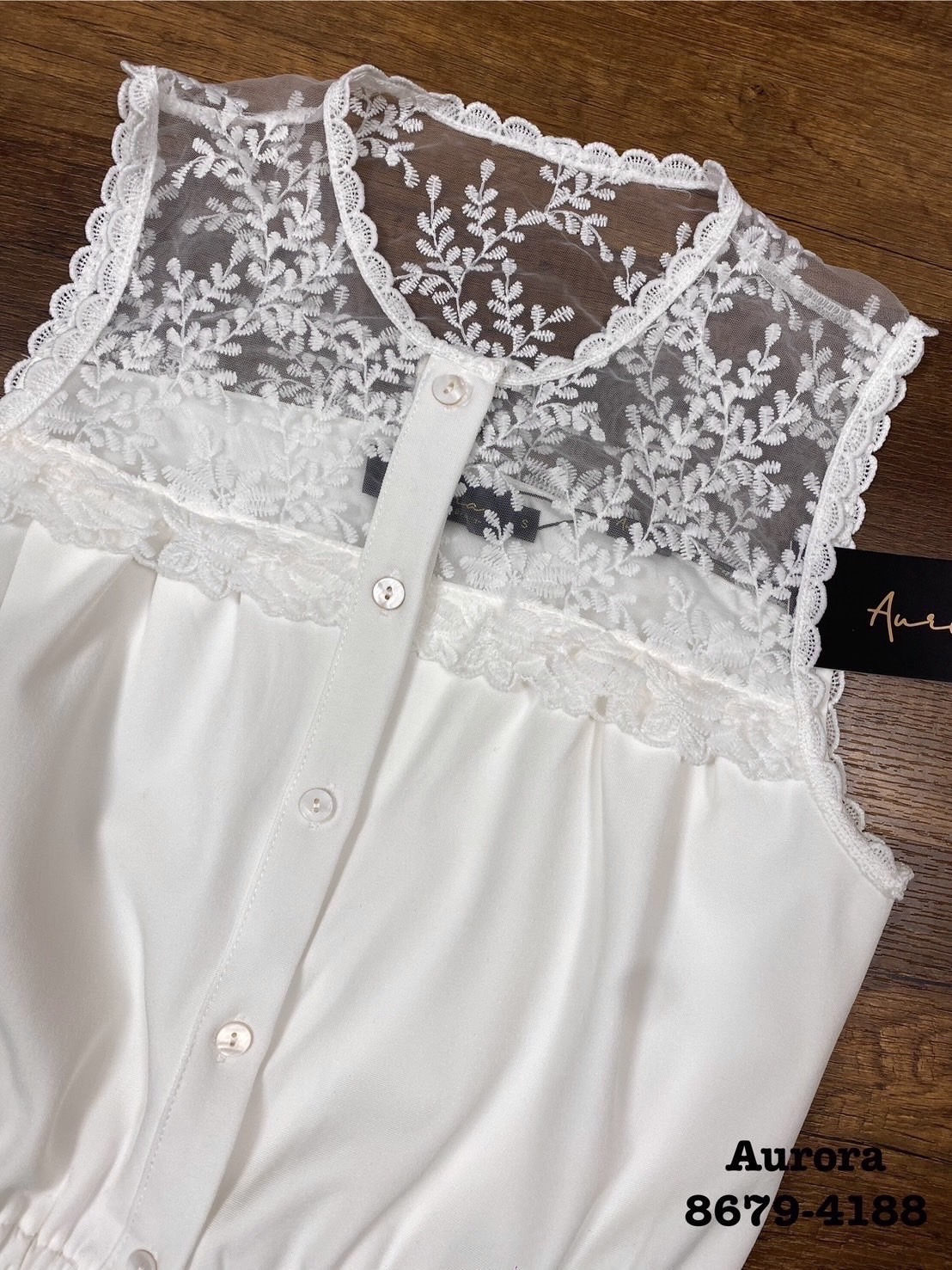 Label :: AURORA by RAMI-PAPHA Setเสื้อโทนสีขาว งานผ้าดี๊ดี ผ้าดีมาก ทรงปล่อยๆ ใส่สบายๆ ด้านบนแต่งซีทรูลูกไม้ ด้านหน้ามีกระดุมใช้งานได้จริง ช่วงเอวเสื้อแต่งสม๊อคยืดหยุ่นได้ตามลำตัว +++ มาพร้อมกระโปรงยาว เนื้อผ้าแต่งสลับผ้าลูกไม้เนื้อดีฝุดๆ ที่แมชกันได้อย่า