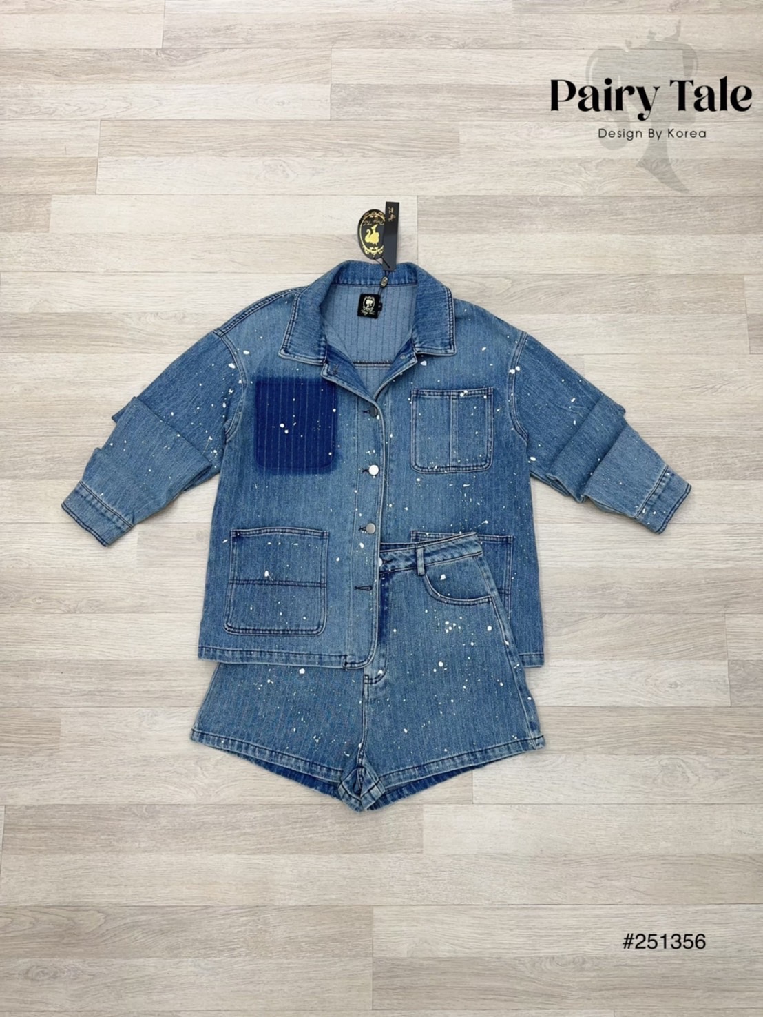 Set เสื้อยีนเบลเซอร์ยีนแขนยาว กระเป๋าหน้า3 เป๋าจุกๆ มีฟอกสีเข้มเป็นกระเป๋าหลอกดูเก๋มาก แมตกางเกงขาสั้นเข้าเซ็ตให้ด้วยย ใช้ผ้ายีนลายทางฟอกเข้มอ่อน และทำสีสะบัดๆ เท่มากก ใส่แล้วลุคนี้ดูเป็นสายแฟมากค้า ที่สำคัญจับแมตได้หลายลุค ตัวแม่ห้ามพลาดเลยย #251356