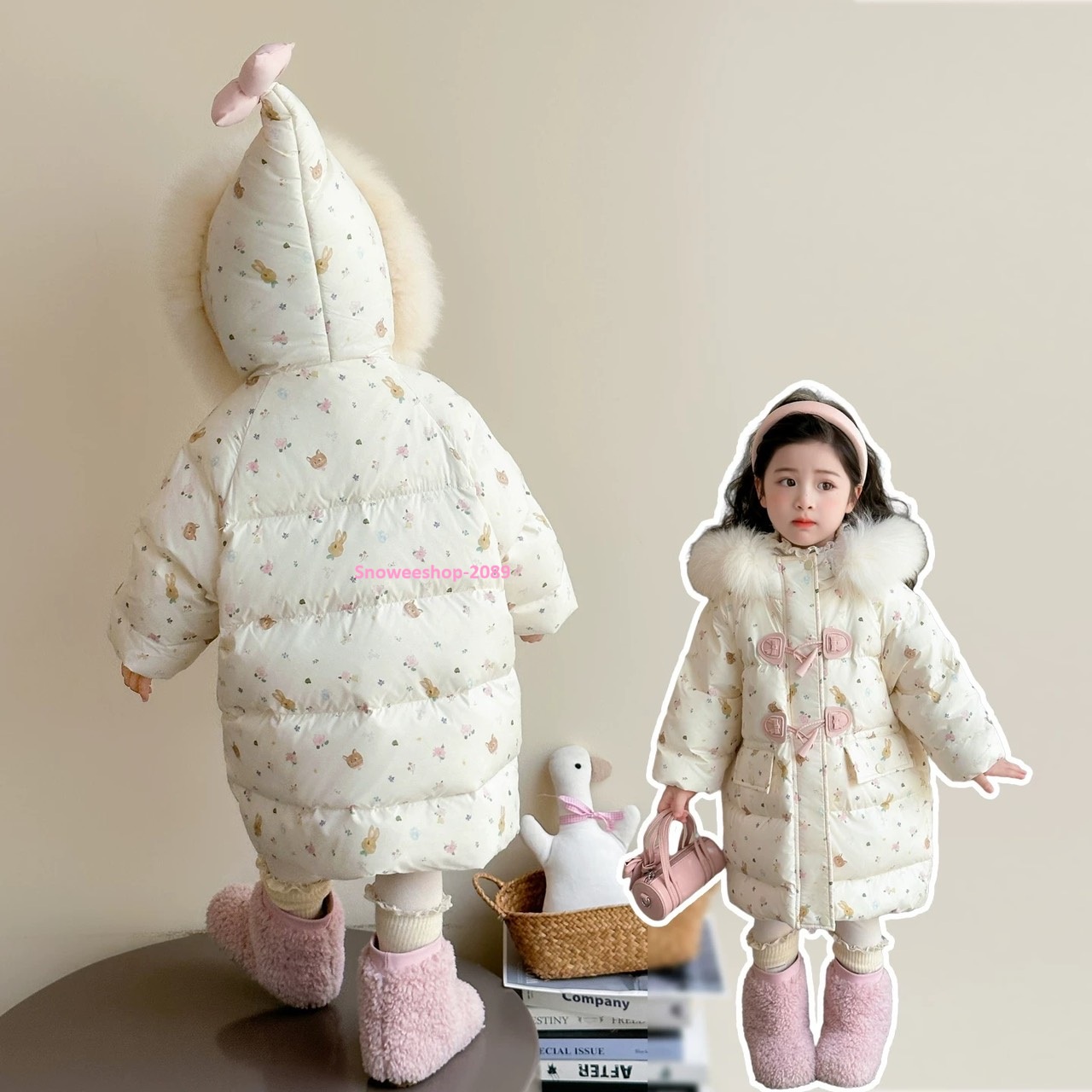 เสื้อกันหนาวเด็กมีไซส์ 80–130 cm Children’s Down Jacket 2025 เรียบหรู ละมุนแบบโทนอบอุ่น สีเบจคุณหนูมาก บุหนานุ่มทั้งตัว ไม่คัน ไม่แข็ง ซิป + กระดุม 2 ชั้น กันลมอยู่สุด ปกสูงกันลมเย็นตรงคอพร้อมหมวกฮู้ดแต่งโบว์ชมพู ใส่ได้ตั้งแต่ ติดลบ ใส่เที่ยวต่างประเทศ หร