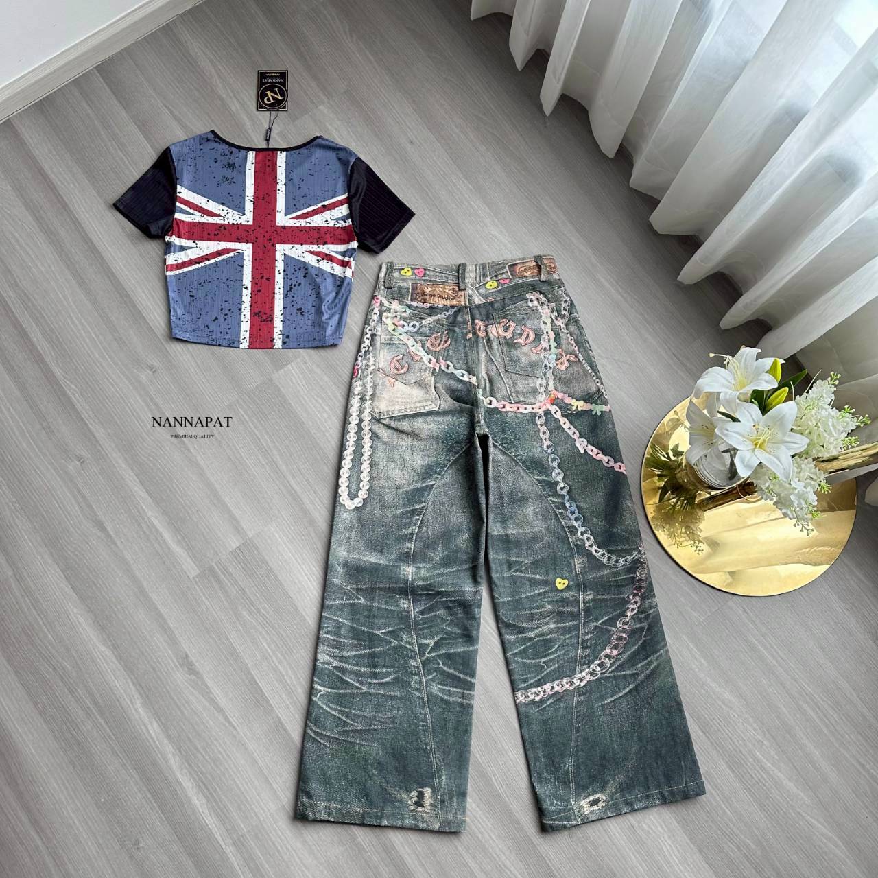 SET เสื้อเค้าผ้ายืดนุ่มมาก + พร้อมกางเกงยีนส์แท้เพ้นท์ลายอย่างจึ้ง เอวสับ ทรงสวย