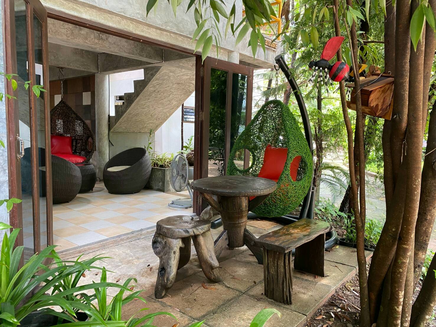 ขายบ้านพร้อมที่ดินและกิจการบ้านอุ่นรักร้านอาหาร+ร้านกาแฟ+ห้องพักรายวันใจกลางอ.เมืองหนองคายพร้อมอุปกรณ์เครื่องใช้ เฟอร์นิเจอร์ครบครันเหมาะสำหรับผู้รักในการทำธุรกิจ