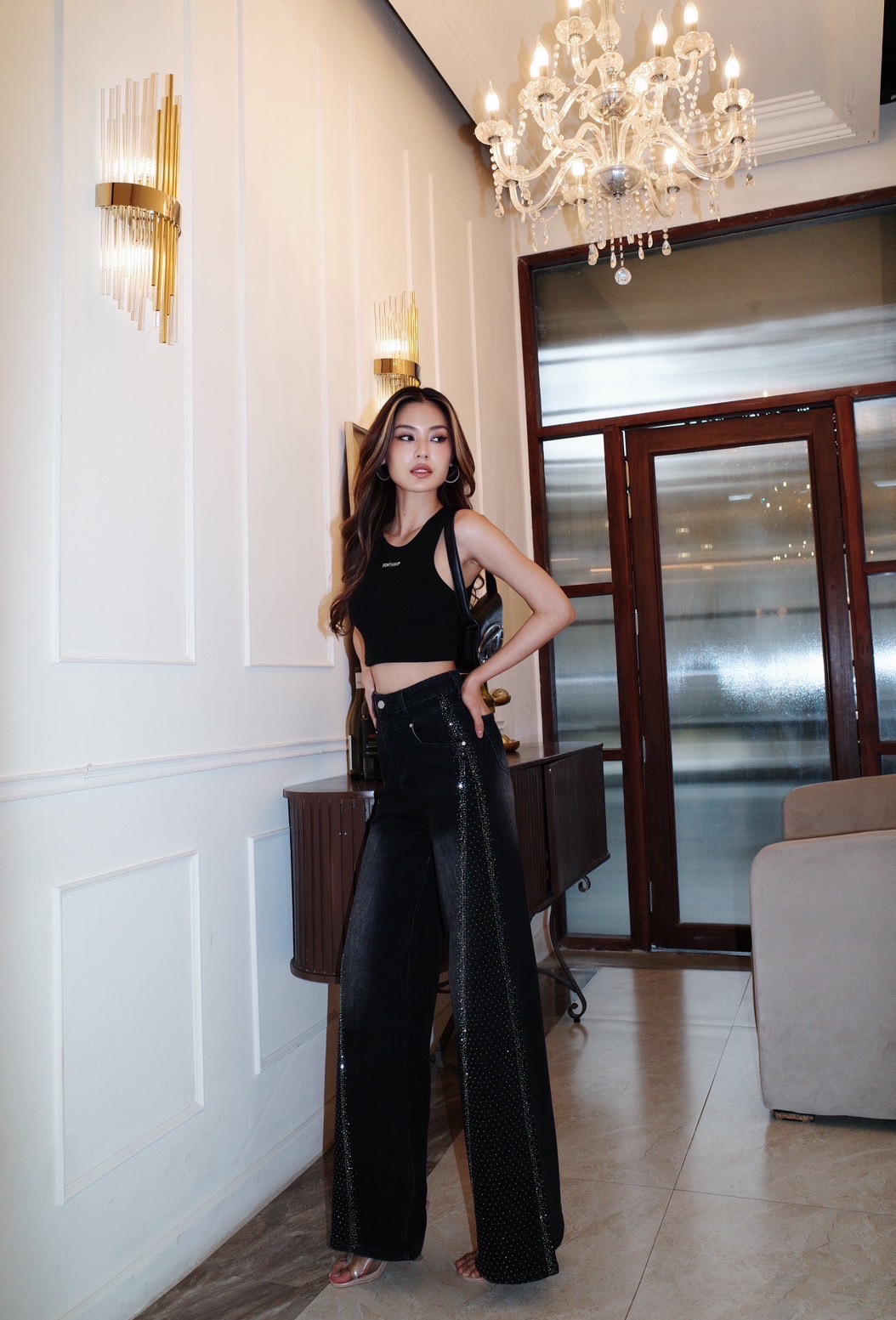 กางเกงยีนส์ แต่งเพรชเอวสูง ทรงขากระบอกกลาง แต่งเพรชข้าง ผ้ายีนส์ยืด ฟอกสีสวย