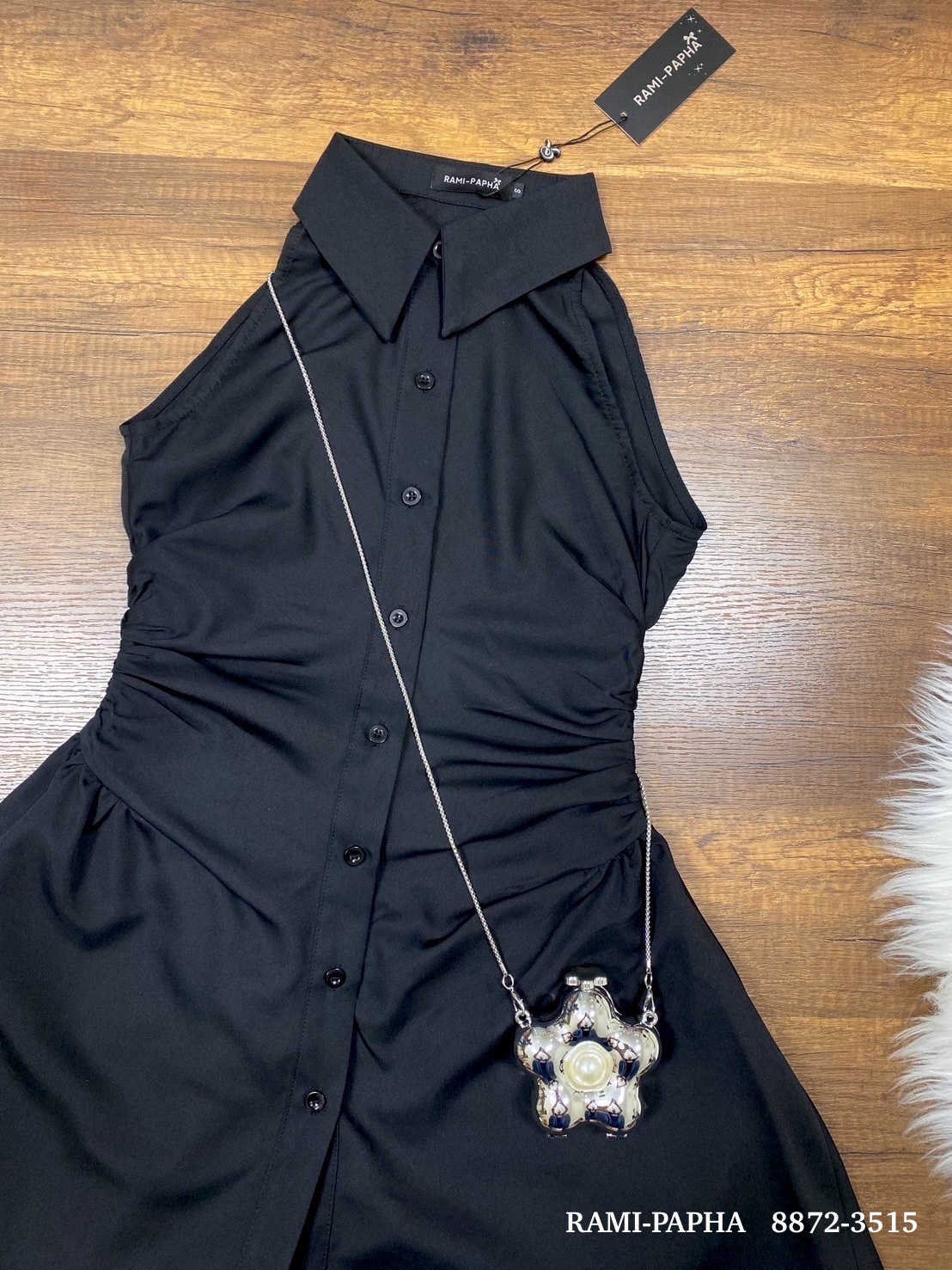 Label :: RAMI-PAPHA(รมิปภา) White Gold Set. เซต3ชิ้น.. สีขาวแบบฉบับผู้ดี เสื้อคอปกกระดุมหน้า ดีเทลเก๋ทั้งตัว ดีเทลเสื้อหน้าสั้น ด้านหลังยาว เนื้อผ้านิ่มรีดง่าย สวมใส่สบาย ++กางเกงขาสั้นเนื้อผ้าและสีเดียวกัน ซับในอย่างดีทั้งตัว มีกระเป๋าใช้งานได้จริง ซิปหล