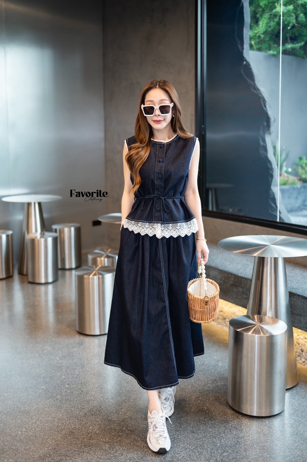 Set เสื้อแขนกุด+กระโปรงยีนส์❣️ Set เสื้อยีนส์แขนแต่งลูกไม้ งานกระดุมหน้า มาพร้อมกระโปรงยีนส์เข้าชุด กระโปรงเอวสม็อค งานมีกระเป๋าข้าง ผ้ายีนส์ฟอกเนื้อนิ่ม ใส่สบาย มาพร้อมสายผูกเอวเข้าชุด งานดีมากกก ห้ามพลาดเลย