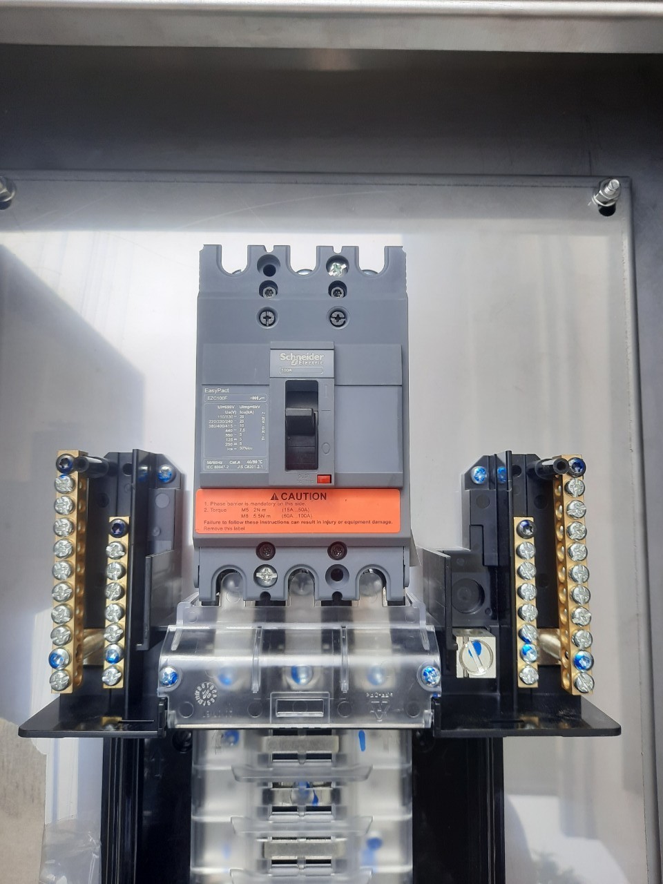 LOAD CENTER 100A ตู้สแตนเลส 304 มีหลังคาสโลป W450xH650xD152mm. (30ช่อง)