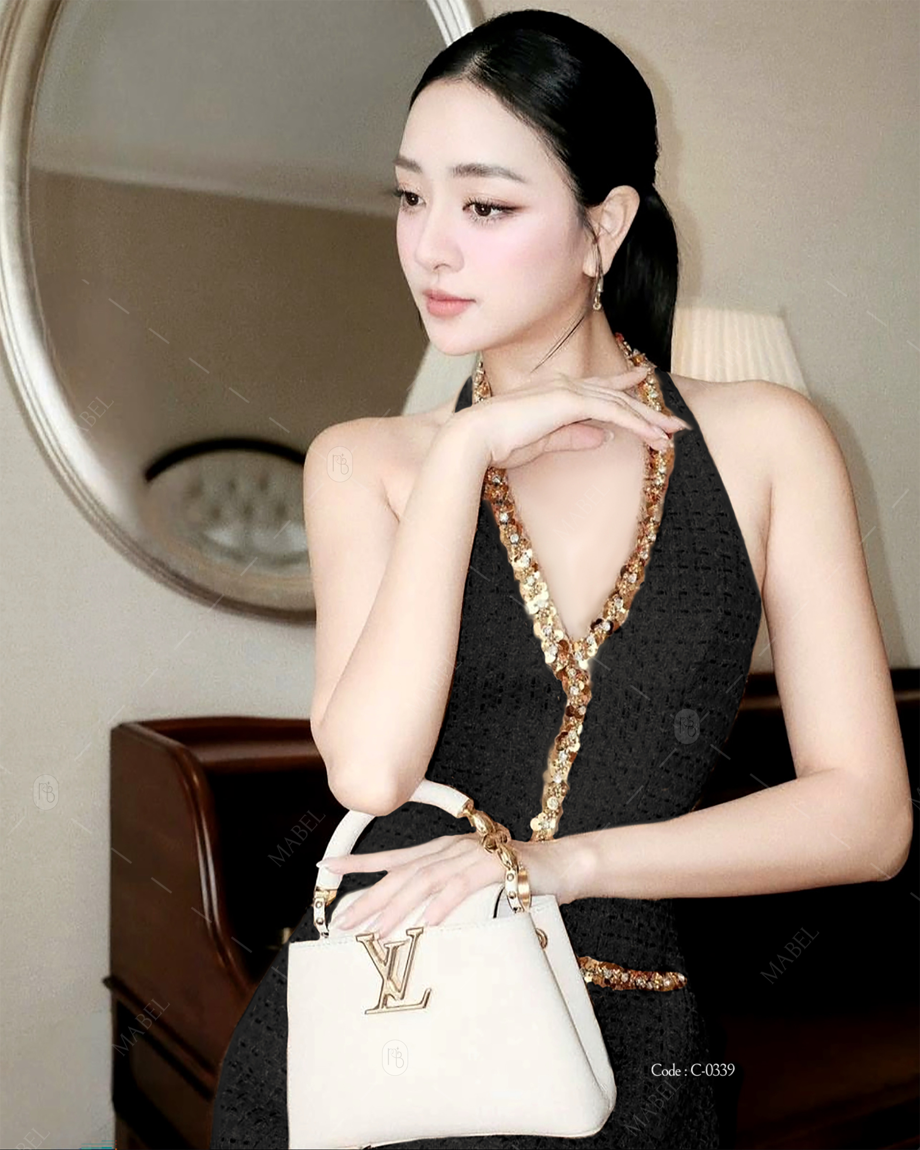 มินิเดรสคล้องคอทวิสทรงเปิดหลัง ดีเทลโครตหรูหรา มีช่องกระเป๋าด้านหน้า ชุดมีฟองน้ำและซับในทั้งตัว สวยมาก งานแฟชั่นสุดปัง งานจริงสวยจึ้ง ผ้าดีสุดๆ คอนเฟริมเลยค่ะ🖤 #BRANDMABEL #งานป้ายmabel