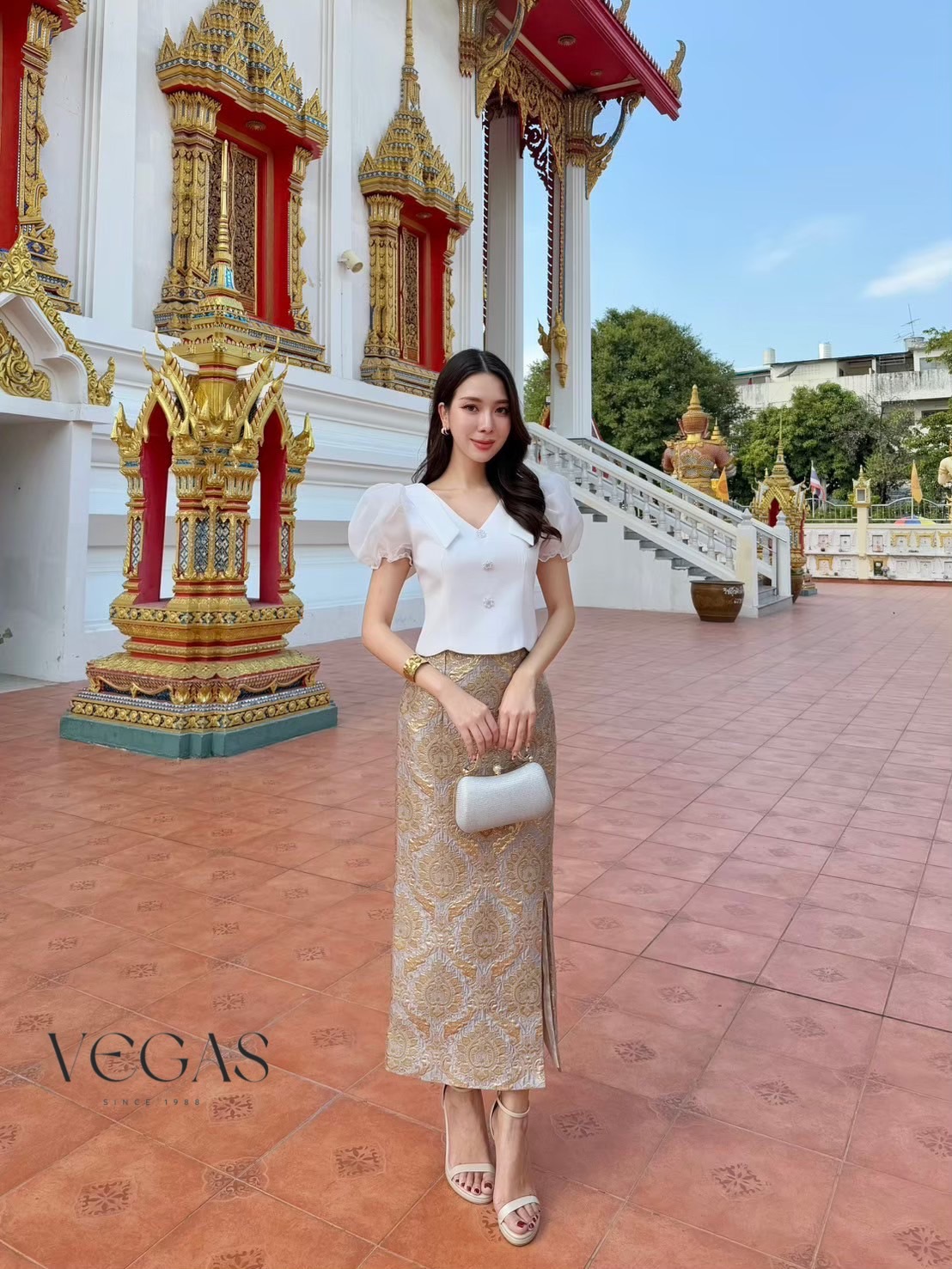 NEW Set เสื้อโบว์ไหล่ + กระโปรงผ้าทอลายไทย งานสวย หรูหรา ราคาเบาๆ มาคะคุ้มๆได้2ชิ้น ใส่แยก ใส่แมทได้หมด งานดีราคาสบายกระเป๋า ผ้าดีมาก ๆ สวยหรู ดูดีไปอีกค่ะ มีซับใน คือดี๊ ดีย์