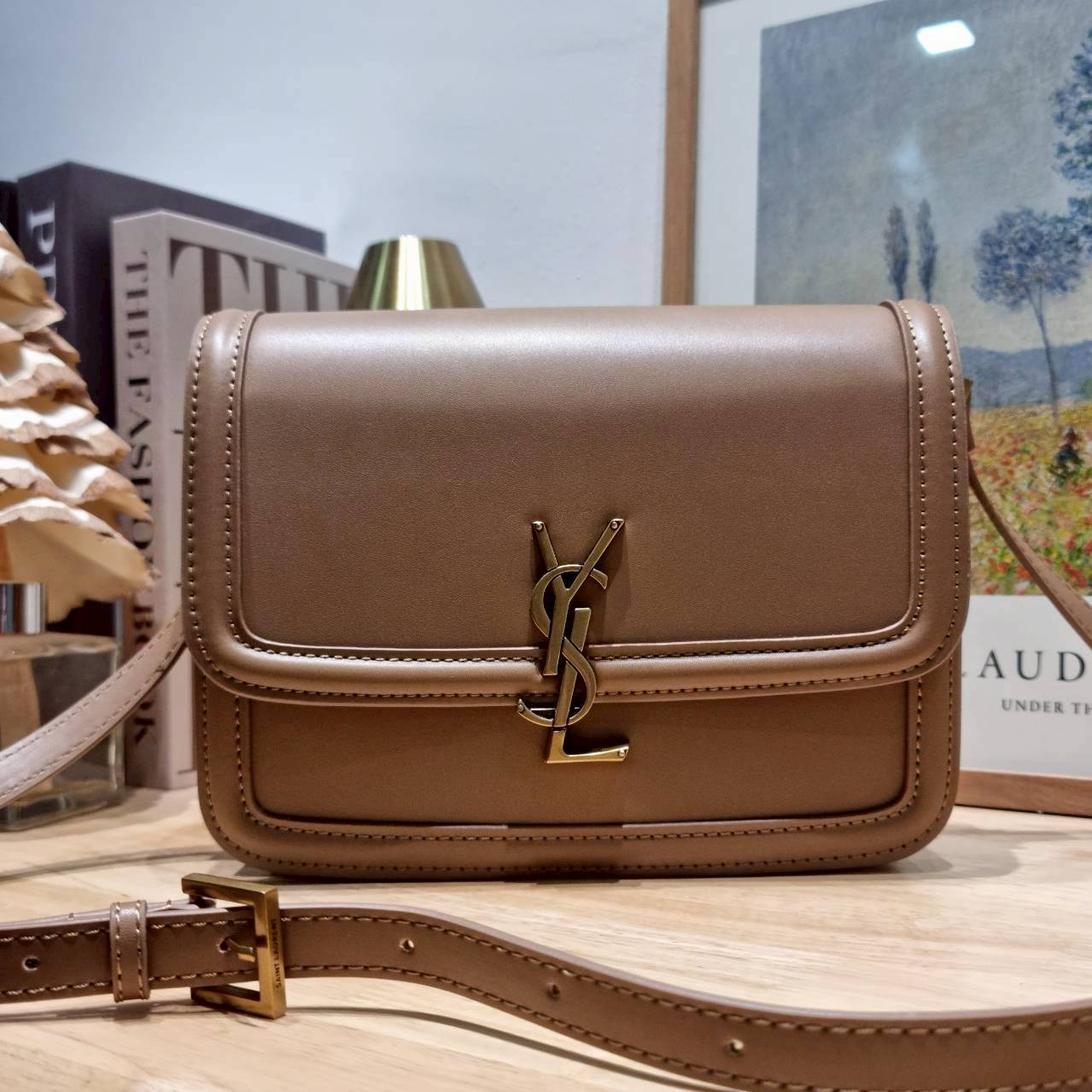 กระเป๋าสะพายไฮโซแบรนด์อีฟแซงค์ขนาด 9 นิ้ว สีดำ สีเบจ อะไหล่ทอง Ysl Solferino satchel in box