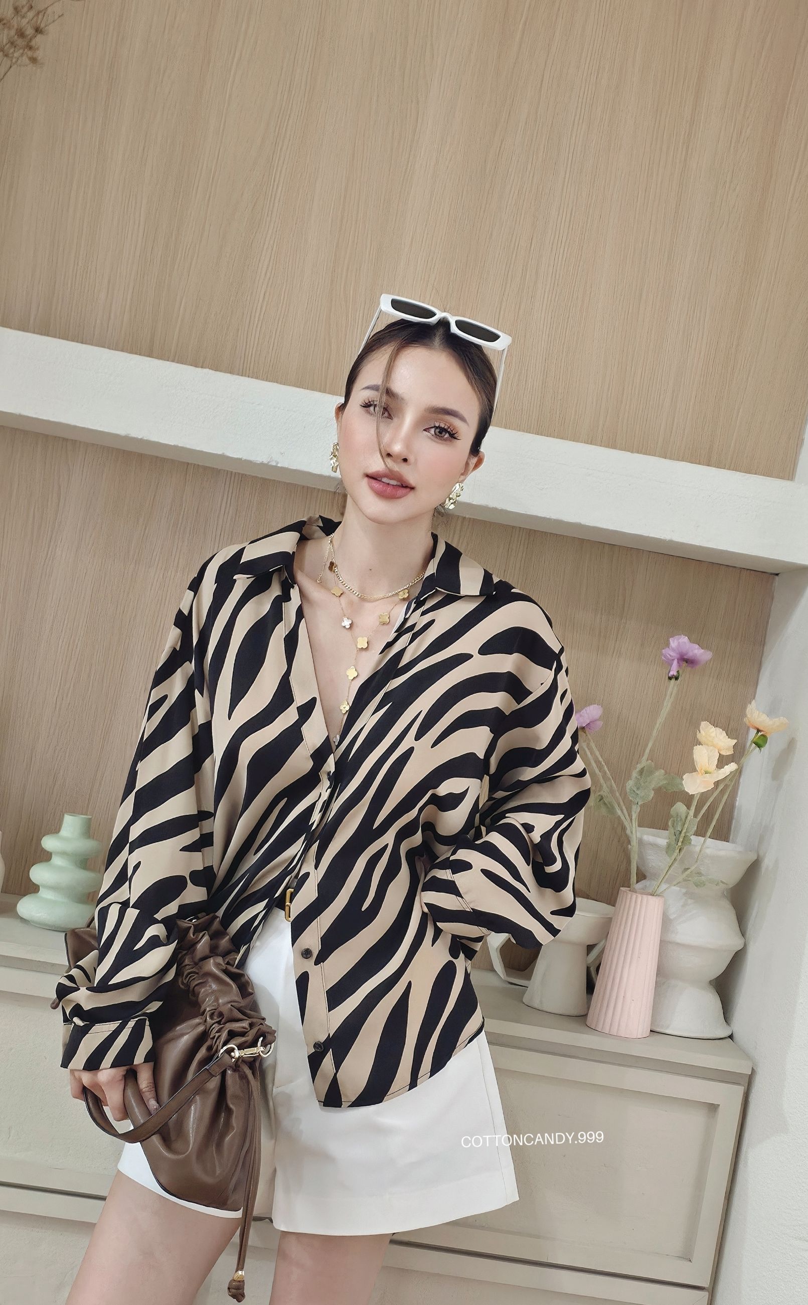 เสื้อเชิ๊ตล่าสุดลายสวยมากๆคร่าาา รุ่นนี้ผ้าสวยใส่สบาย แพทเทิล oversize ใส่สบายสุดๆ โทนสีดีแมทง่ายมากๆคร่าา