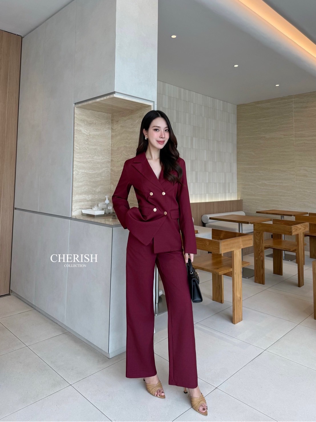 Setsuit เสื้อ+กางเกง ลุค CEO เรียบหรู ดูทันสมัย ทรงสวย ใช้ผ้าดี ใส่สบาย ตัวเสื้อสูทแต่งกระดุมทองมีกระเป๋า พร้อมซับในทั้งตัว มาพร้อมกับกางเกงขากระบอก มีกระเป๋า 2 ข้าง เซตนี้จะใส่ทำงาน หรือออกงานดูดีสุดๆค่ะ