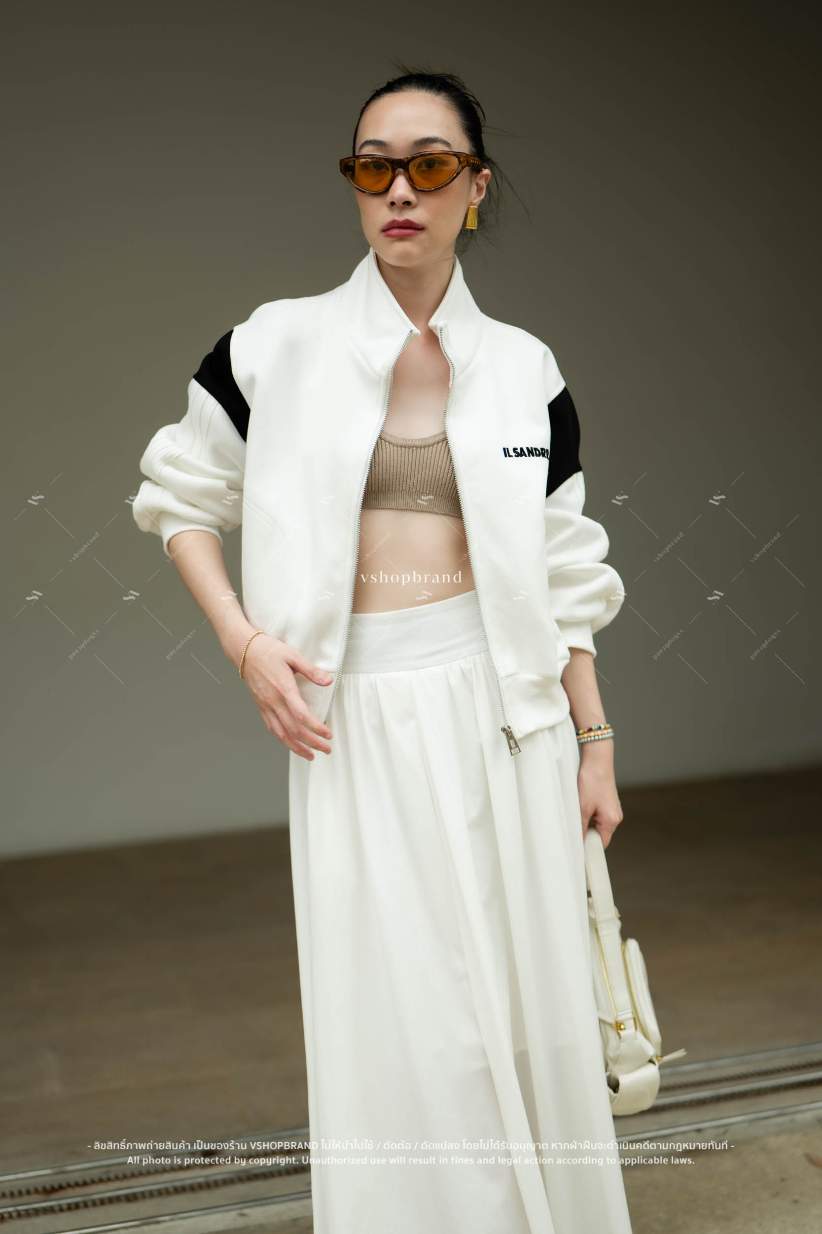 แจ็คเก็ตแถบแขนปัก ILSANDRR #vshopbrand #vshop #เสื้อกันหนาว #คาดิแกน #เสื้อคลุม #เสื้อแขนยาว #croptop #streetwear #streetstyle #hoodiejacket #เสื้อเบสบอล #เแจ็คเก็ต #jacket #ยีนส์ #denim #shirt #เชิ้ตยีนส์