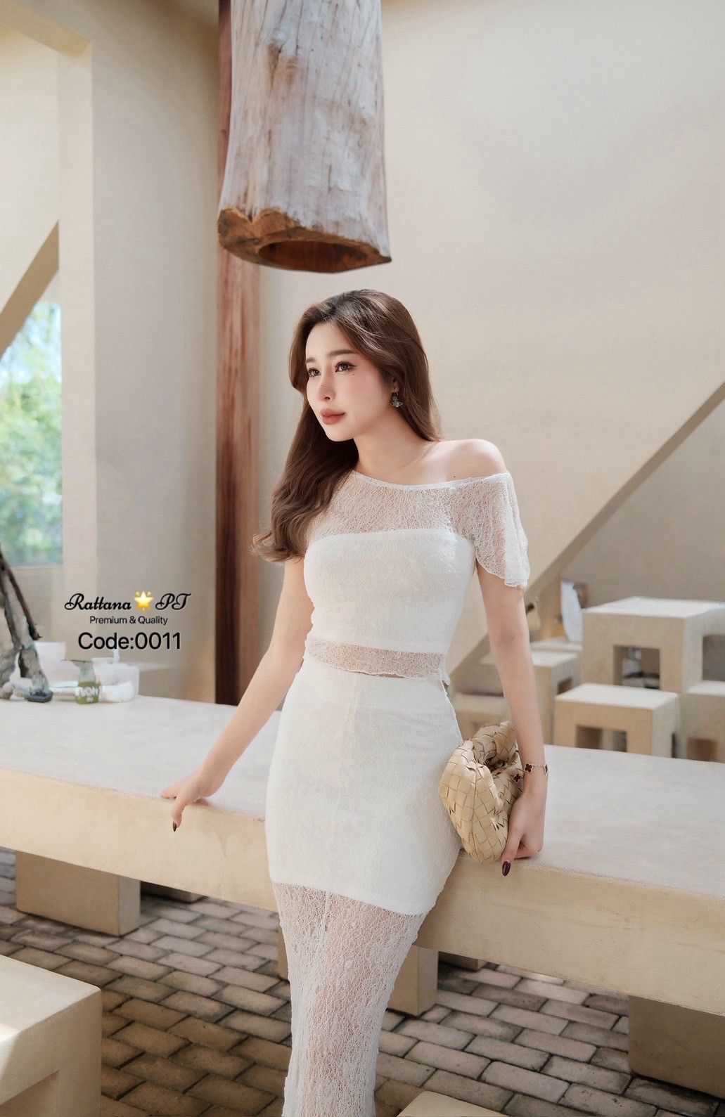 TAG:Rattana🌟PT Detail :: ชุดเซตลูกไม้ มีความหรูหราและแซ่บ sexy เบา ๆ ดูแพง ว๊าวมาก ดีเทลเสื้อเป็นลูกไม้ ผ่าช่างแขนเสื้อ ชุดมีซับใน เสื้อมีซิบด้านข้าง มาคู่กับกระโปรง ใส่แล้วดูโดดเด่นอ่อร่า สุดๆ จะใส่ออกงาน ปาตี้ วันเกิด ปังแน่นอน กระโปรงมีซิบด้านข