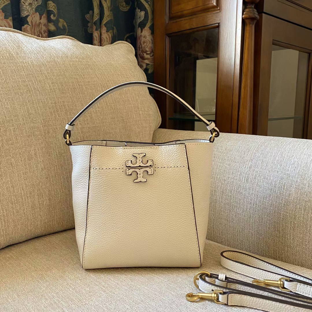 กระเป๋าสะพายไฮโซแบรนด์เนมโทรี่เบิร์ชสีเทาหนังแท้ TORY BURCH MCGRAW MINI BUCKET BAG