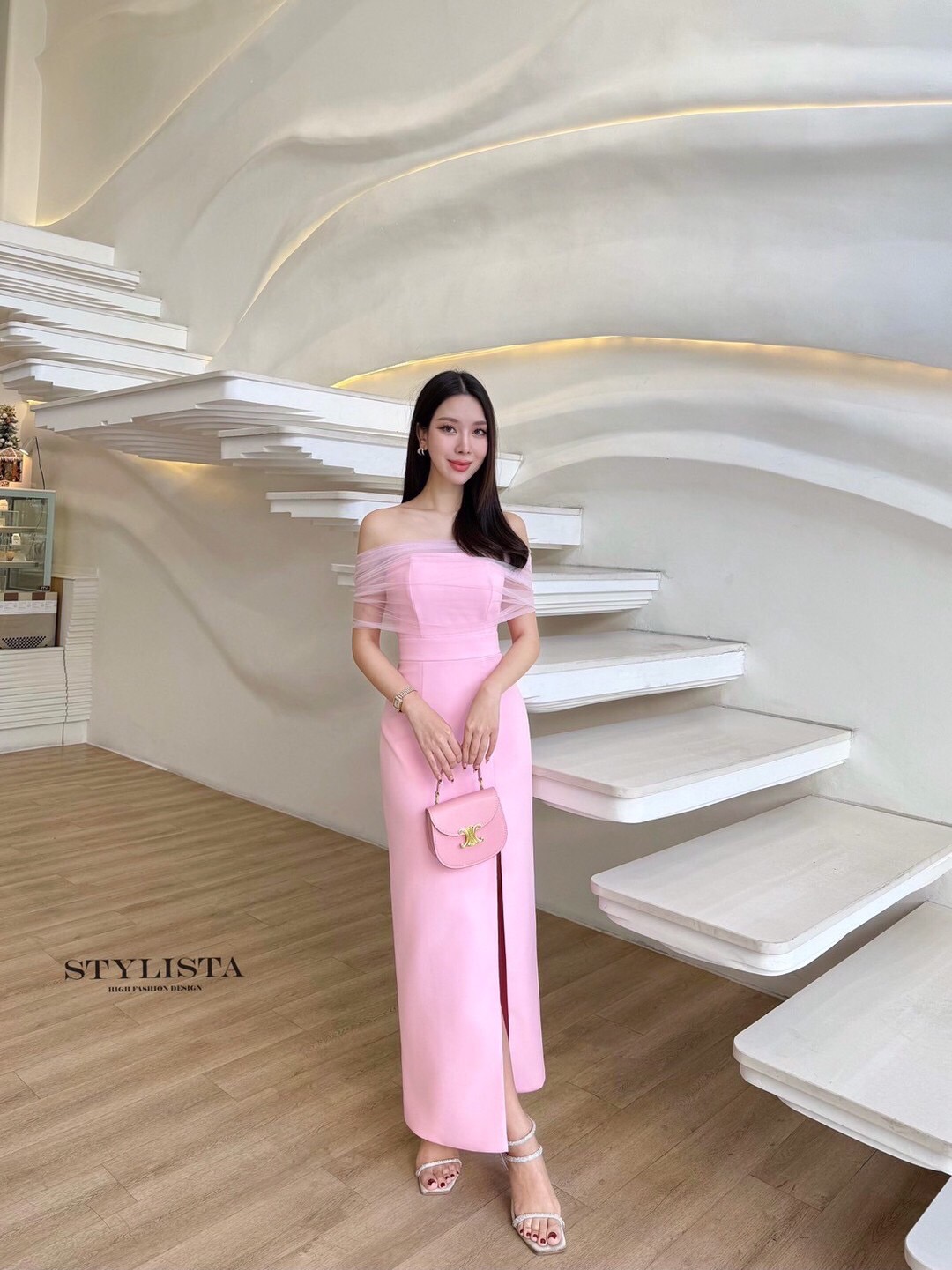 เดรสเกาะอก ผ้าซีทรูช่วงอกคลุมแขน ผ่าหน้า แนะนำเลยค่ะ ใส่ออกงานได้ตลอด ใส่สวยดูดี ใส่ออกงาน ใส่ได้หลายโอกาส จัดด่วนนนๆ ชุดสวยหมดเร็วนะคร๊า สั่งก่อนสวยก่อน