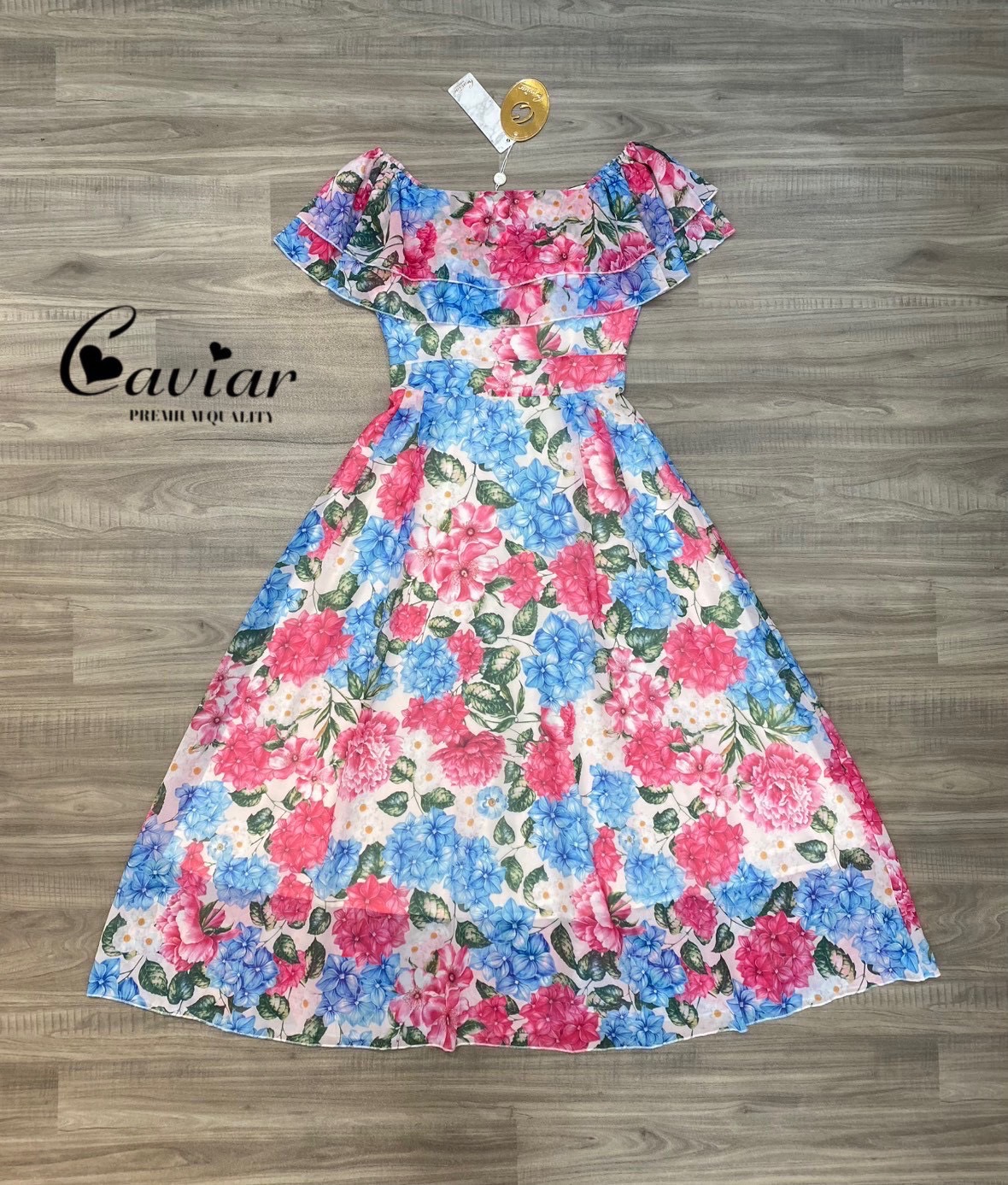 แม้กซี่ตัวเริ่ด-ตัวปัง สวยหวานสุดๆ งานเดรสคอเหลี่ยม แขนศอกทรงปล่อย กระโปรงเย็บระบายเป็นชั้นๆ ช่วงอกเสริมฟองน้ำ