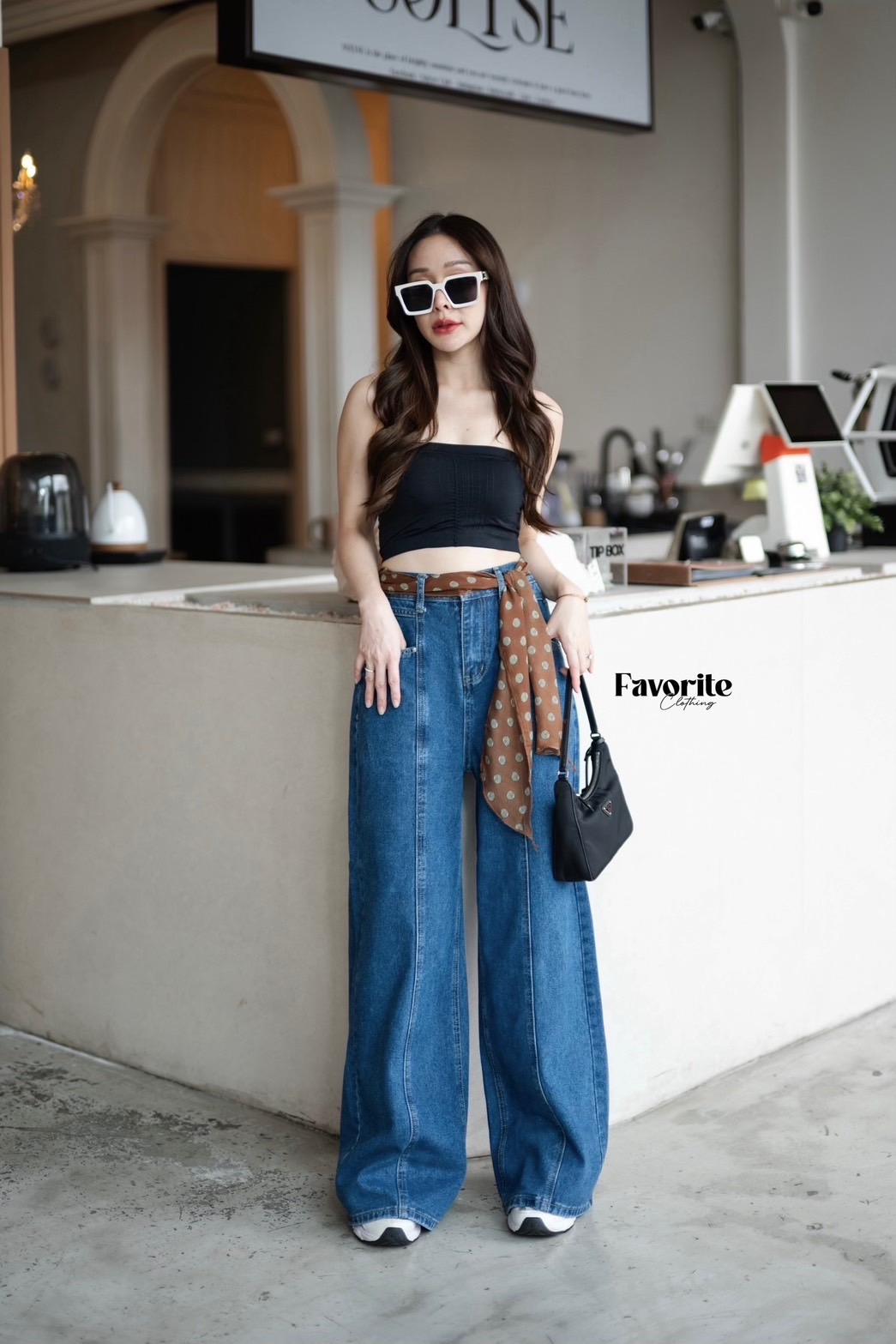 กางเกงยีนส์ขายาว❣️ กางเกงยีนส์ขายาว แต่งตีเกล็ดด้านหน้า เอวดึงยางสม็อคด้านหลัง งานผ้ายีนส์สวยมาก ใส่แล้วทรงสวยมากค่า มาพร้อมผ้าผูกลายจุด เก๋มากค่า แล้วแต่เราจะmix and match เลยค่ะ ห้ามพลาดเลย!!!!! (Free Polka dot fabric)