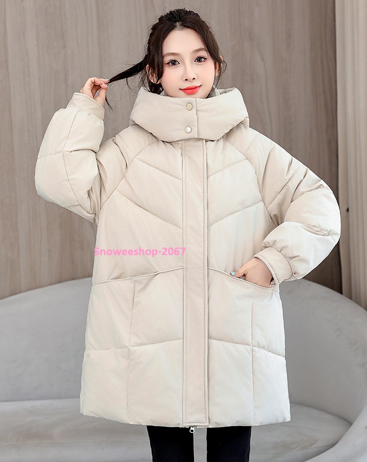แจ็คเก็ตดาวน์ผู้หญิงทรงโอเวอร์ไซส์ ใส่แล้วชิคเหมือนเดินเล่นปารีส อุ่น กันลม กันหนาว ได้ครบ ทรงหลวมใส่สบาย ไม่อึดอัด แต่ยังดูเพรียวเก๋ มี 4 สีสุดคลาสสิค ใส่แล้วดูแพงทุกเฉด หลายไซส์ให้เลือก ไม่ว่าหุ่นไหนก็ใส่ได้ ใส่เที่ยวญี่ปุ่น เกาหลี ยุโรป ได้ฟีล Fashion