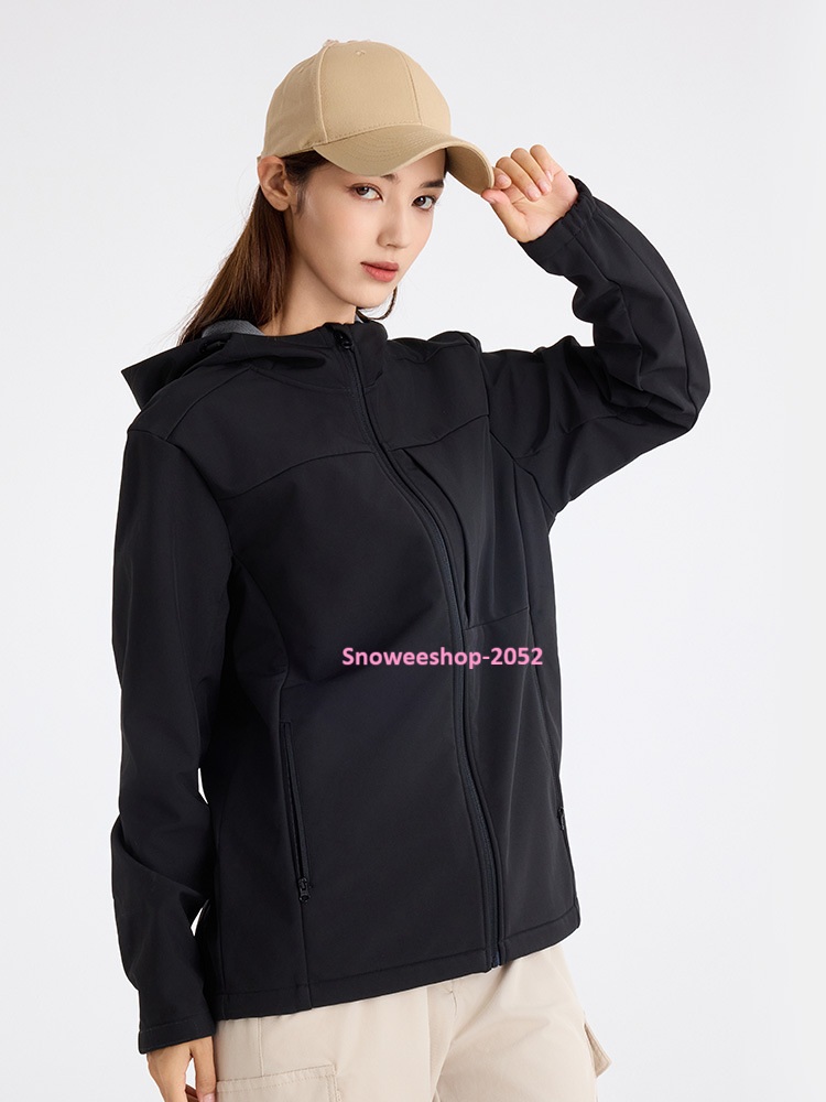 หนาวนี้…ต้อง “ซอฟต์เชลล์พรีเมียม” เท่านั้น กันลม กันน้ำ ได้จริง ซับในกำมะหยี่ หนานุ่ม อบอุ่นสุดๆ ใส่ได้ทั้งผู้ชาย-ผู้หญิง คู่รักก็เท่ มี 5 สี | ไซส์ S-7XL ครอบคลุมทุกสไตล์ จะถ่ายเดี่ยวหรือถ่ายคู่ บอกเลยว่าภาพออกมาดูแพงทุกช็อต