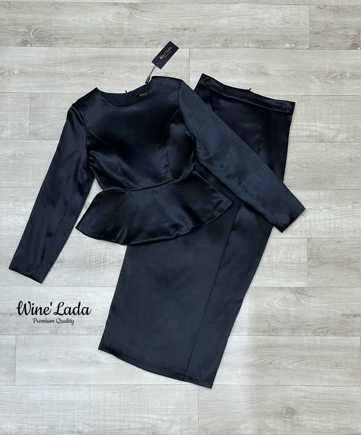 Set 2 Pcs. เซ็ทชุดไทยแบบเรียบๆเสื้อแขนยาวปลายระบาย อกมีฟองน้ำ มีซิปด้านหลัง มาพร้อมกับกระโปรงผ้านุ่มลื่น ทรงสอบเข้ารูป จะงานราช งานบุญ ได้หมดเนื้อผ้าใส่สบาย ทรงสวยมากค่ะ เป๊ะและเข้ารูป ใส่แล้วผอมเพียว กระโปรงซับในทั้งตัว ใครได้ลองแล้วจะหลงรักค่าา รับรองคุ