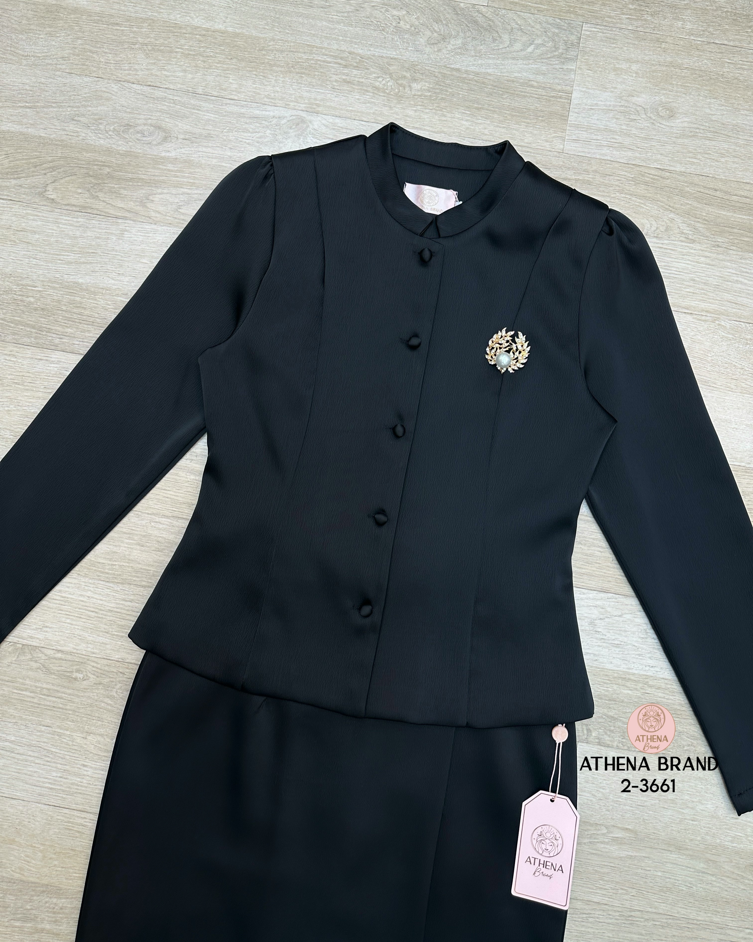 Tag 🔖 :Athena (อธีน่า) Brand Detail :: เสื้อ+กระโปรง+เข็มกลัด Set 3 ชิ้นสุดคุ้ม! เสื้อแขนยาวดีไซน์ ด้านหน้าแต่งกระดุมเรียงสามารถแกะใช้งานได้จริง ตกแต่งเข็มกลัด(สามารถถอดออกได้) แมตช์มาคู่กับกระโปรงป้ายทบคล้ายงานผ้าถุงสำเร็จ ชายกระโปรงด้านหลังผ่า เ