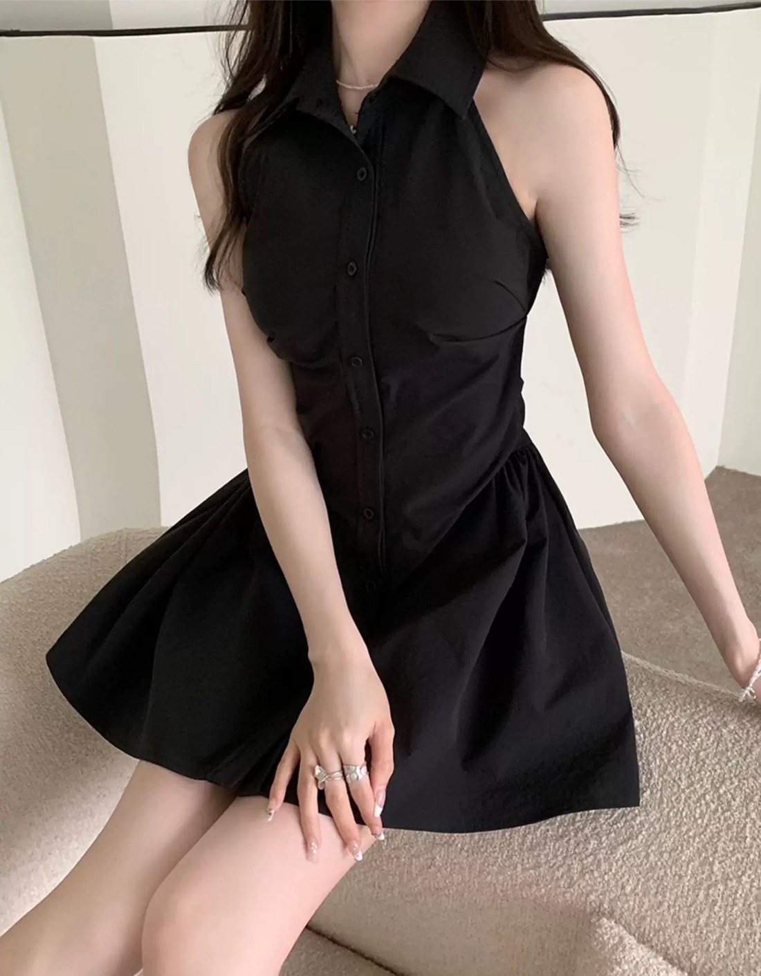 Label :: RAMI-PAPHA(รมิปภา) White Gold Set. เซต3ชิ้น.. สีขาวแบบฉบับผู้ดี เสื้อคอปกกระดุมหน้า ดีเทลเก๋ทั้งตัว ดีเทลเสื้อหน้าสั้น ด้านหลังยาว เนื้อผ้านิ่มรีดง่าย สวมใส่สบาย ++กางเกงขาสั้นเนื้อผ้าและสีเดียวกัน ซับในอย่างดีทั้งตัว มีกระเป๋าใช้งานได้จริง ซิปหล