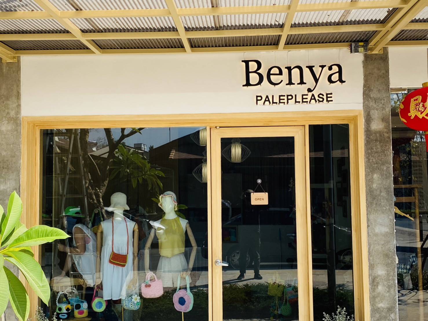 งานติดตั้งป้ายอักษรซิงค์ไฟออกหลัง ยกขอบ 2cm ขนาด 96x42cm