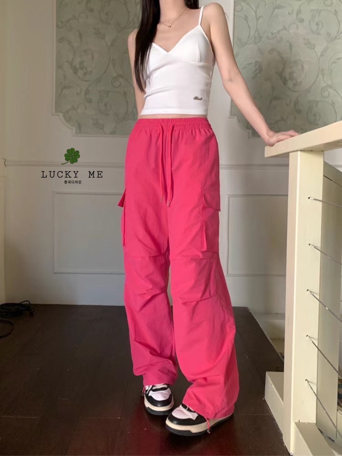 กางเกงขายาว Cargo Pants แต่งกระเป๋าข้าง เอวยางยืด มีสายปรับขนาดได้นะคะ ปลายขามีสายรูดได้ค่ะ เนื้อผ้าดีใส่สบายค่ะ ทรงสวยสไตล์เกาหลีเลยค่า