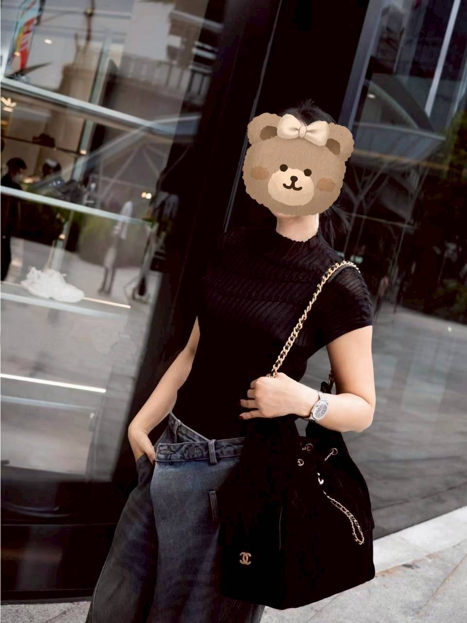 SETเสื้อผ้าสเวสเตอร์ล่องนุ่มๆใส่สบาย เข้ารูปเก็บทรง มาคู่กับกางเกงยีนส์แท้ฟอก ดีไซน์เก๋ๆ ทรงบาร์เรลสวย แม็ชกันลงตัว