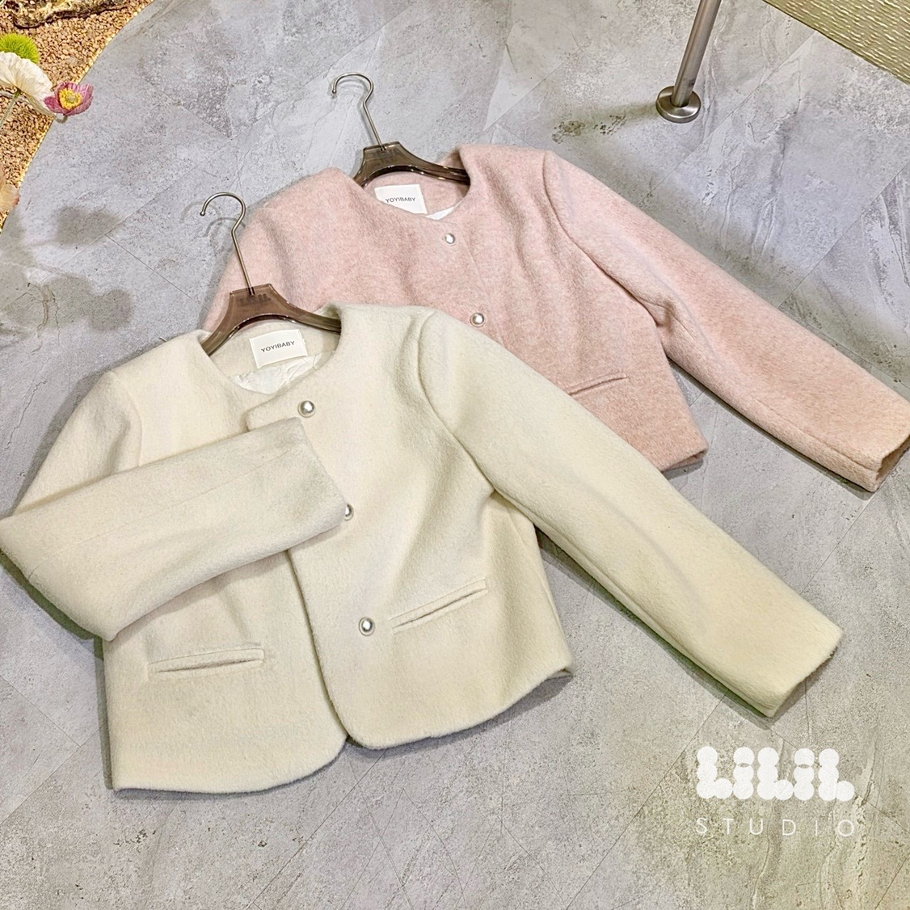 Korea style นุ่มมากค่ะ กับเสื้อคลุมผ้าขนกระต่ายสั้น กระดุมทองคู่ ซับในผ้าลื่นเย็บตาราง ทรงสวยcuttingเนี้ยบ พร้อมส่งค่ะ