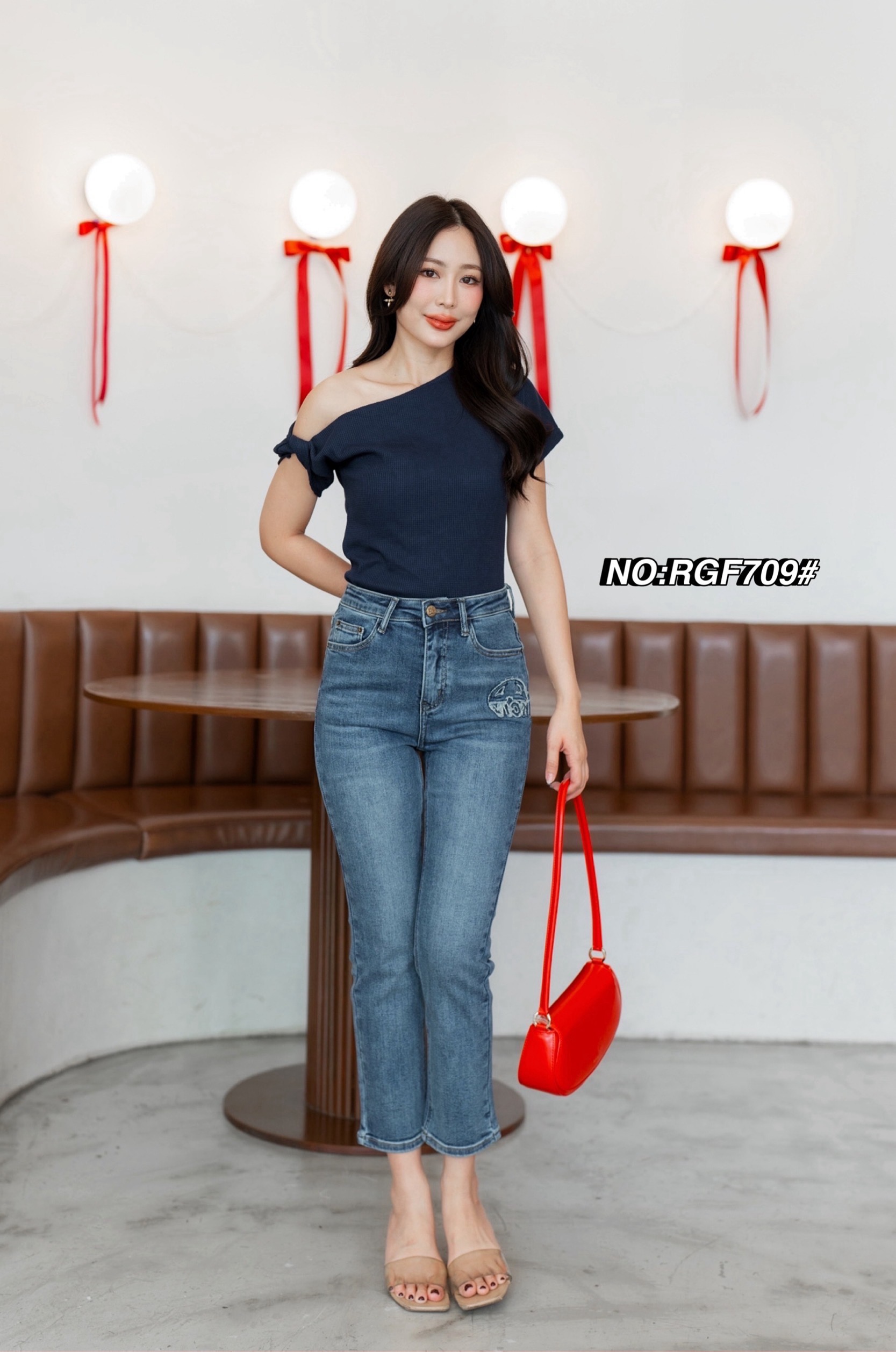 No. RGF709# 💋 กางเกงยีนส์ขา8ส่วน ทรงขาตรง เอวสูงงง ผ้ายีนส์ยืดเนื้อดีมาก นิ่มสุดๆ ฟอกสีสวย ดีเทลช่วงกระเป๋าหน้า หลังเก๋ๆ ใส่น่ารักจริงๆ ใส่ชิลล์ในวันสบายสบาย ผ้าไม่รัดอึดอัด ตัวนี้ใส่ได้ตลอด