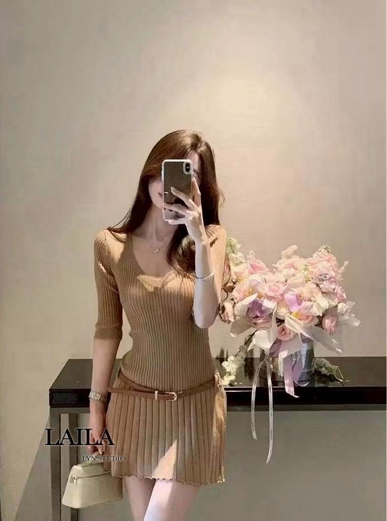 Tag : LAILA Detail: มินเดรสงานผ้าไหมทอแต่งคอวีงานผ้านุ่มๆมาในโทนสองสีดำ/น้ำตาลชาพร้อมสายเข็มขัดหนังเพิ่มความโดนเด่น ตัวกระโปรงแต่งจีบรอบตัวพร้อมซับใน ลุคนี้น่ารักมากค่า สวยง่ายๆ สบายๆ #byLaila #เดรสไหมพรม #เดรส #เดรสผู้หญิง #มินิเดรส #กระโปรงจีบ #กระโปรงจ