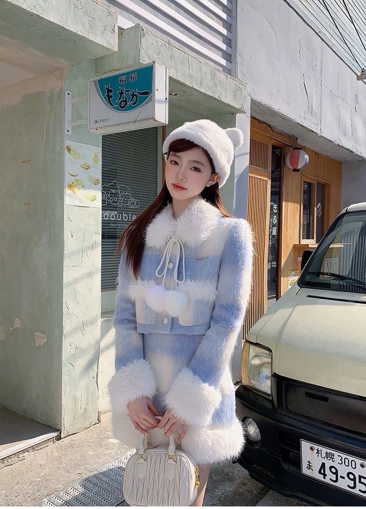 Set2 ชิ้น เสื้อแต่งขนเฟอร์สีหวานน่ารักมาก+กระโปรงเข้าชุด ใครไปต่างประเทศขึ้นเครื่อง สวย ปัง ถ่ายรูปน่ารักสุดๆๆ ตัวนี้แนะนำใส่แล้วไม่มีตกเทรนเลยค่ะ ลุคส์คุณหนูท่านหนึ่ง น่ารักฝุดๆๆ สวยมากๆๆๆ ต้องมีติดทริปเลยค่ะ