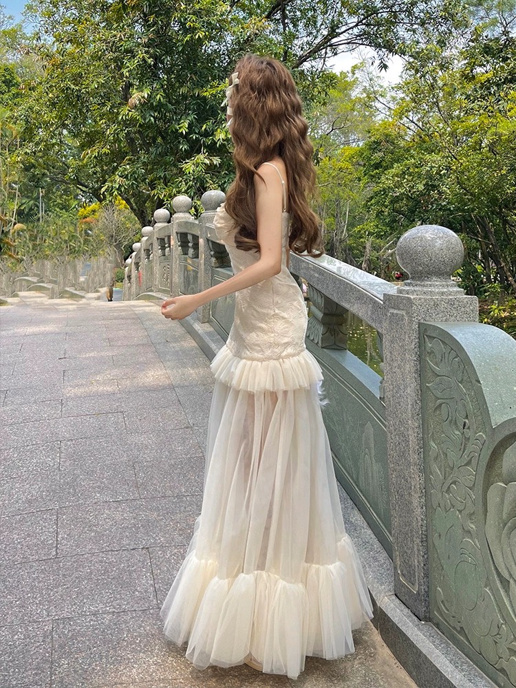 เดรสไหล่สายเดี่ยวสีครีมฉลุลายลูกไม้แต่งชายซีทรูลูกไม้อลังๆ ใส่vacayถ่ายรูปกับแก๊งค์เพื่อนๆไม่มีผิดหวังเลยค่า ห้ามพลาดเลยน้าตัวนี้