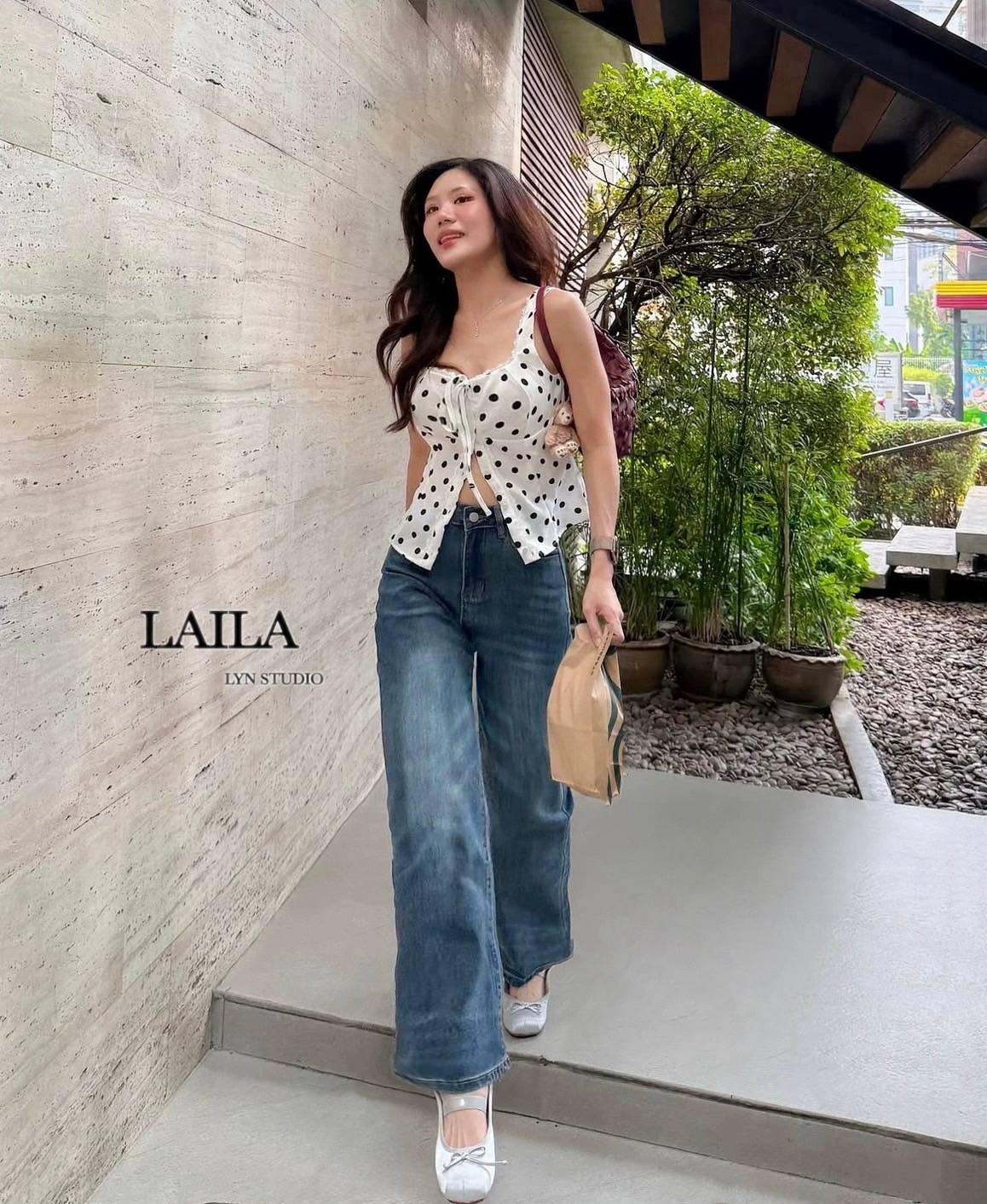 Detail: Set เสื้อ+กางเกง งานเสื้อทรงกล้ามงานแต่งลายจุดทั้วลำตัว ด้านหน้าแต่งกระดุมจะติดหรือปล่อยได้ทั้งสองแบบพร้อมผูกโบว์ งานหน้ารักมากเลยคะ มาพร้อมกางเกงยีนส์ขายาวงานผ้าสวย ทรงปล่อยๆแต่งสียีนส์ฟอกอย่างดี สาวเวียดนามน่ารักแมชกันลงตัว #bylaila brand #กางเก