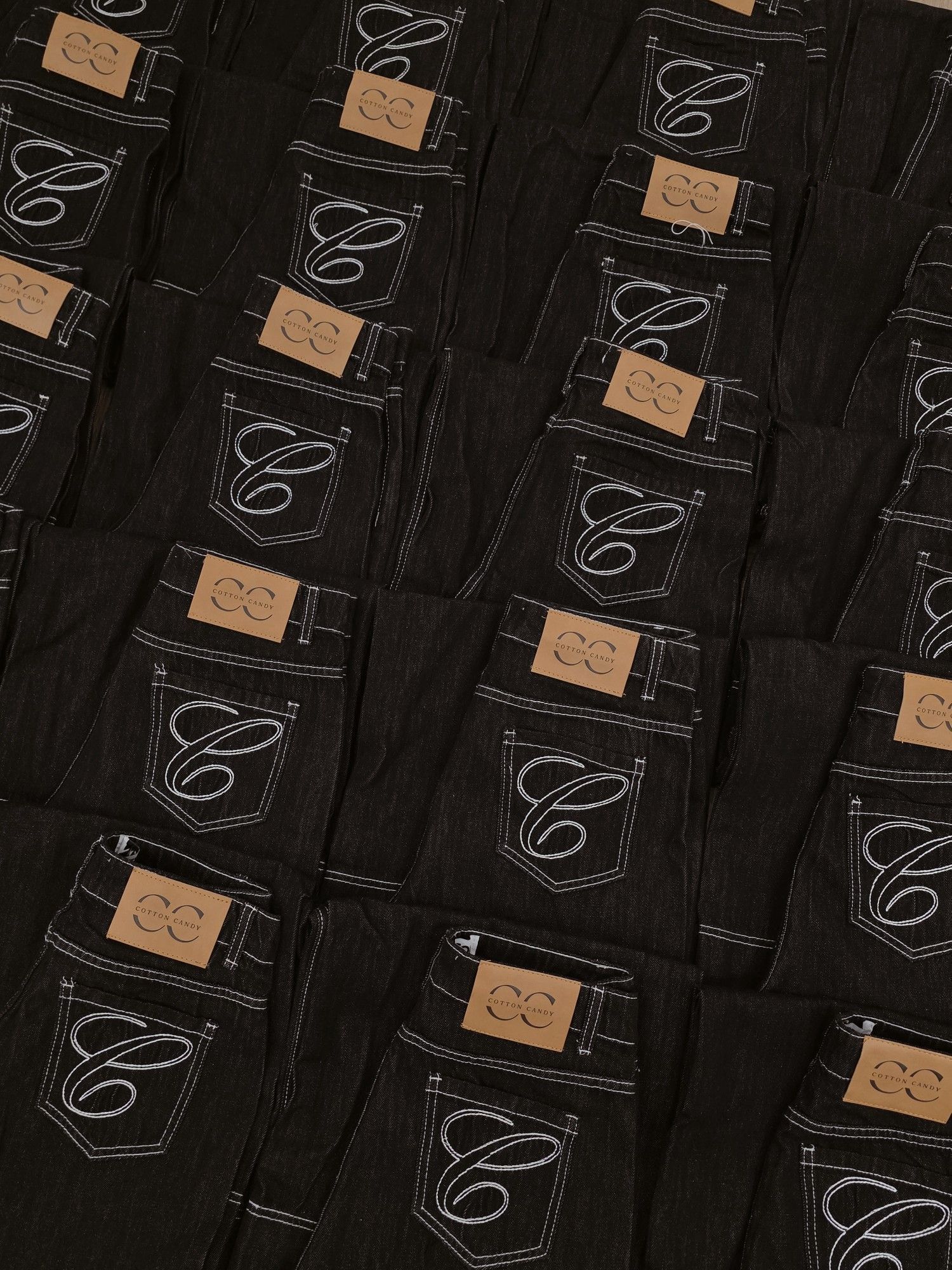 Tag# cottoncandy 🇰🇷100% ยีนส์ขากระบอกใหญ่ทรงสวยมากๆ รุ่นนี้ผ้ายีนส์เกรดพรีเมี่ยมสีมิดไนท์ ผ้าสวยใส่สบายมากๆ ดีเทลตะเข็บคู่สวยไม่ซ้ำใคร รุ่นนี้งานดีเกรดส่งออก บอกเลยใส่สวยจึ้งแน่นอนคร่าาา