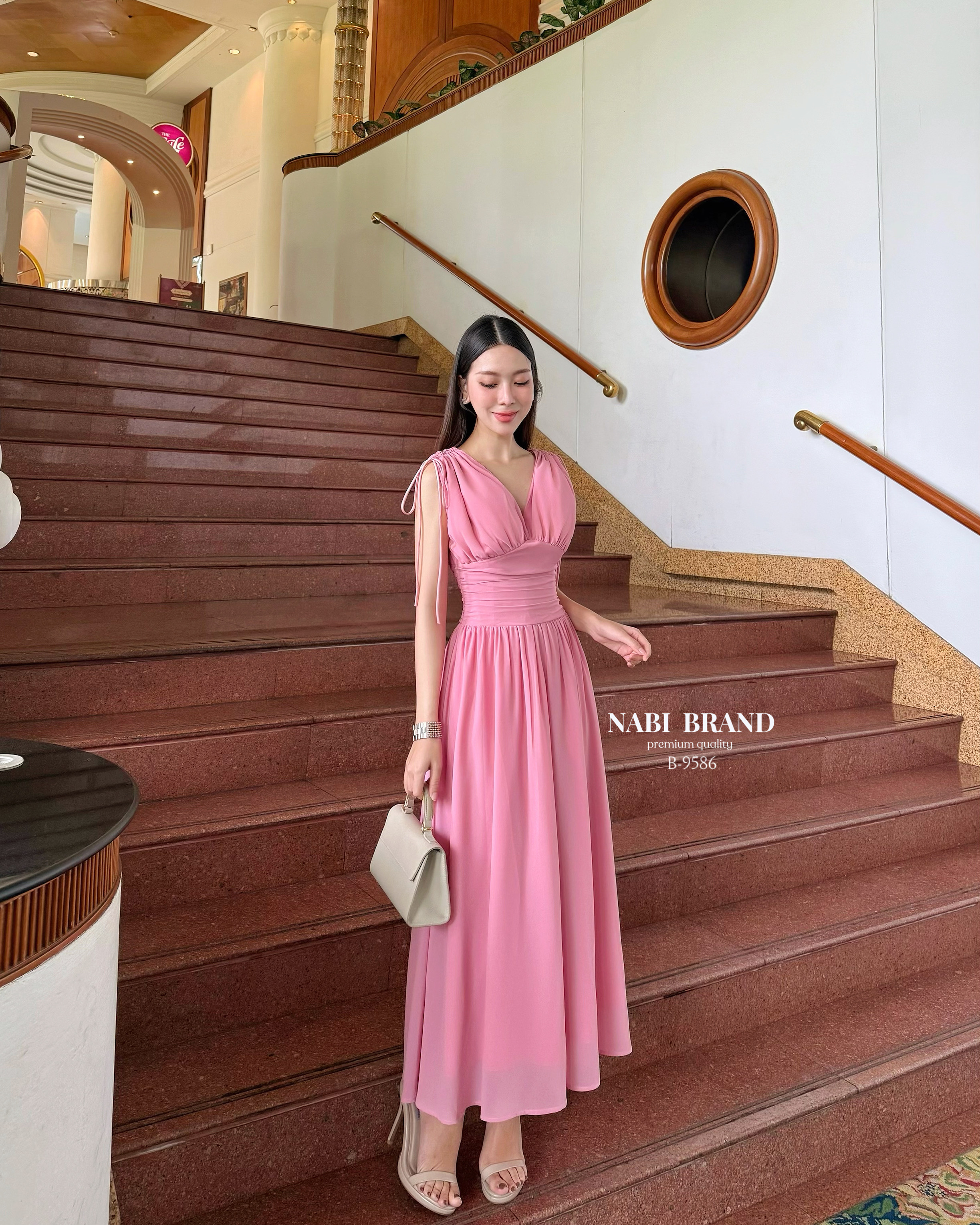 Label :: #NABIBRAND Code :: B-9586 Detail :: เดรสผ้าชีฟองแบบพริ้วๆระบายๆ สีชมพูลุคหวานแบบลัคชู แต่งผูกเชือกที่ไหล่ ทรงแขนกุด คอวี ชุดมีฟองน้ำและซับใน งานซิบหลัง ใส่ชิลๆไปทะเล หรือออกงาน ออกเดท ได้ เลยนะ สวยเกินใครเลยค่ะ สาวๆ 🩷 #งานป้ายนาบี #งานป้า