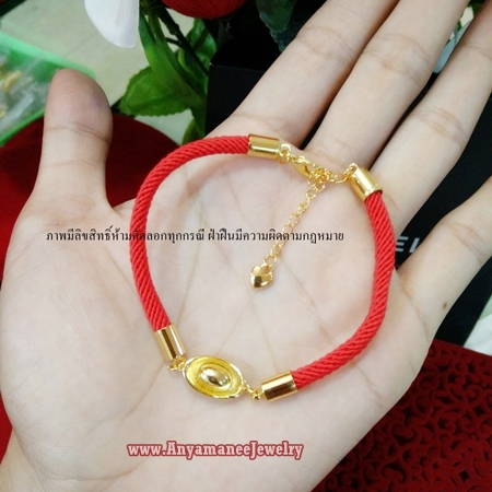ด้ายแดงนำโชคฮ่องกง ผ่านพิธีแล้วห้อยจี้ตำลึงทอง