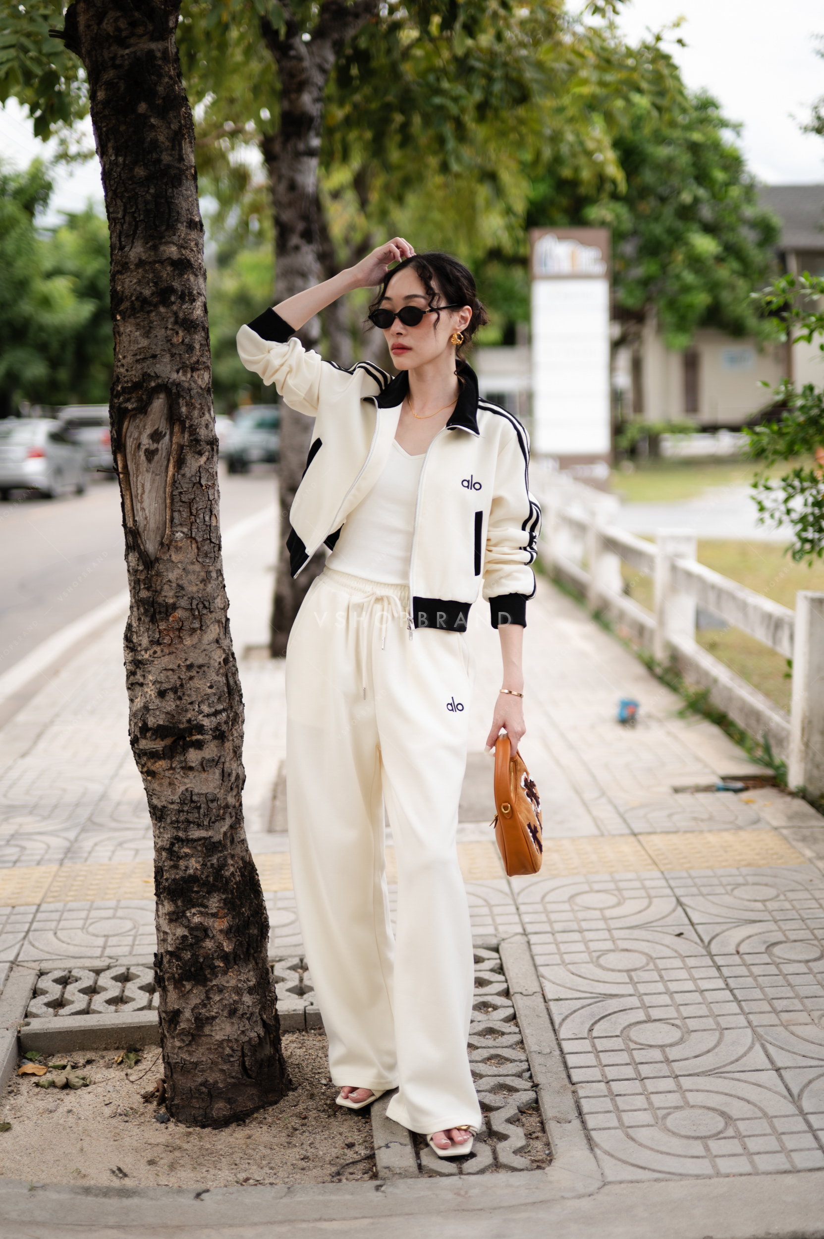 Set เสื้อวอร์มแขนยาวแถบไทล่ ขลิบขอบปัก al o + กางเกงขายาว