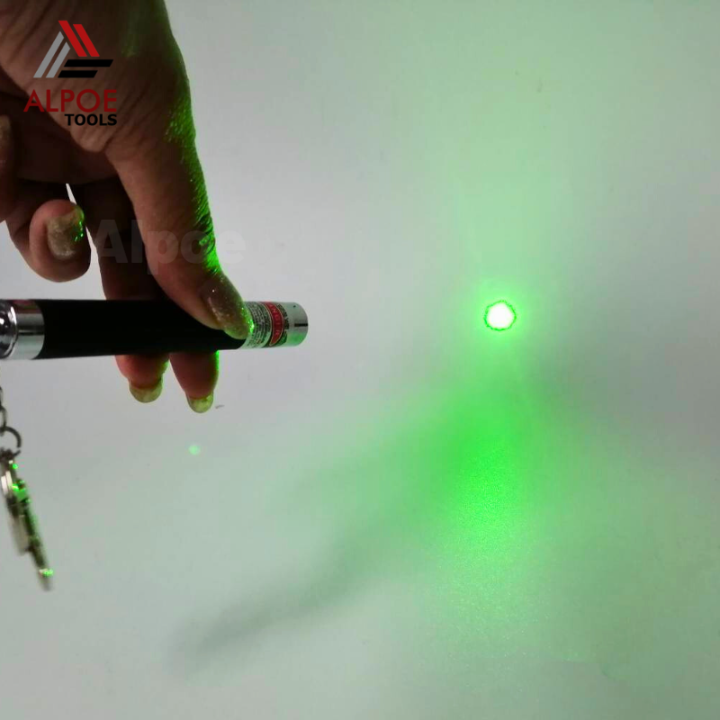 เลเซอร์แสงเขียว ขนาดเล็ก มีพวงกุญแจ รุ่นใส่ถ่าน 3A