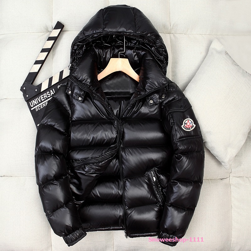เสื้อกันหนาวที่ดาราใส่กัน โค้ทมงแคลร์ Moncler เสื้อแจ็คเก็ตตัวสั้นฮู้ดถอดแยกได้ปกคอสูงพร้อมสายฮู้ดและชายเสื้อปรับได้ ใส่ได้ทั้งผู้หญิงและผู้ชาย ป้ายไม่เขียนมองแคลร์