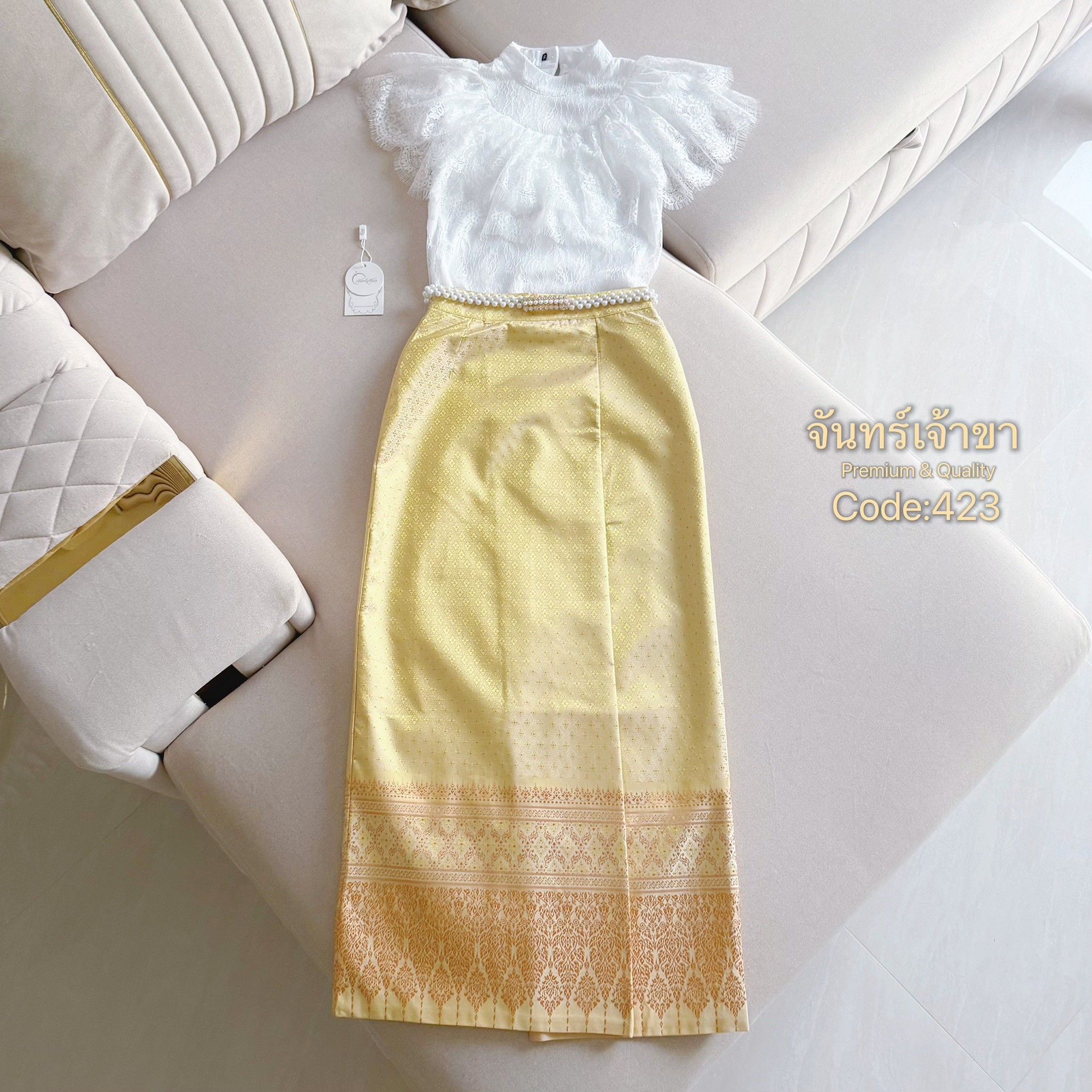 TAG:จันทร์🌙set เสื้อลูกไม้สวยมาก มีซิบด้านหลัง มีเข็มขัดมุก +ผ้าถุง ผ้าไทย ไม่ใช่ผ้าพิมพ์ลาย มีซับใน มีซิบด้านหลัง