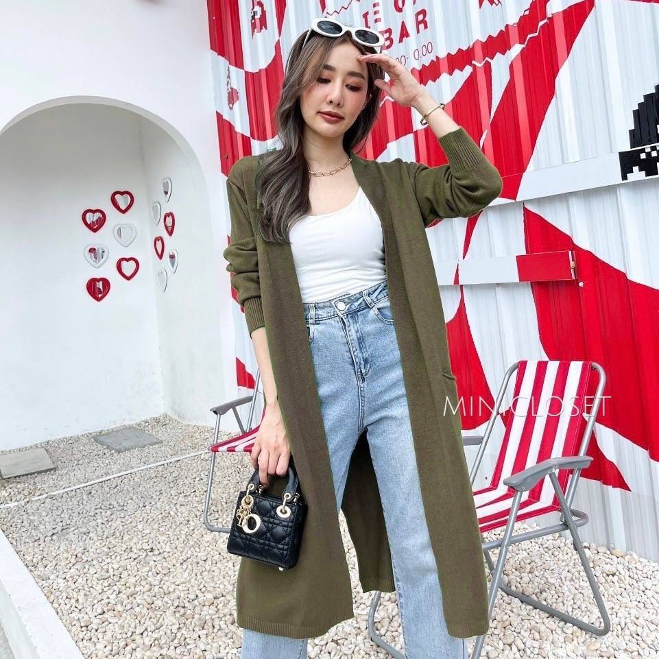 เสื้อsweater ความยาวคือดี พลางหุ่นดูเพรียว เรียบๆได้ใส่บ่อย กระเป๋าหน้าสะดวกด้วยต้องมีค่ะ