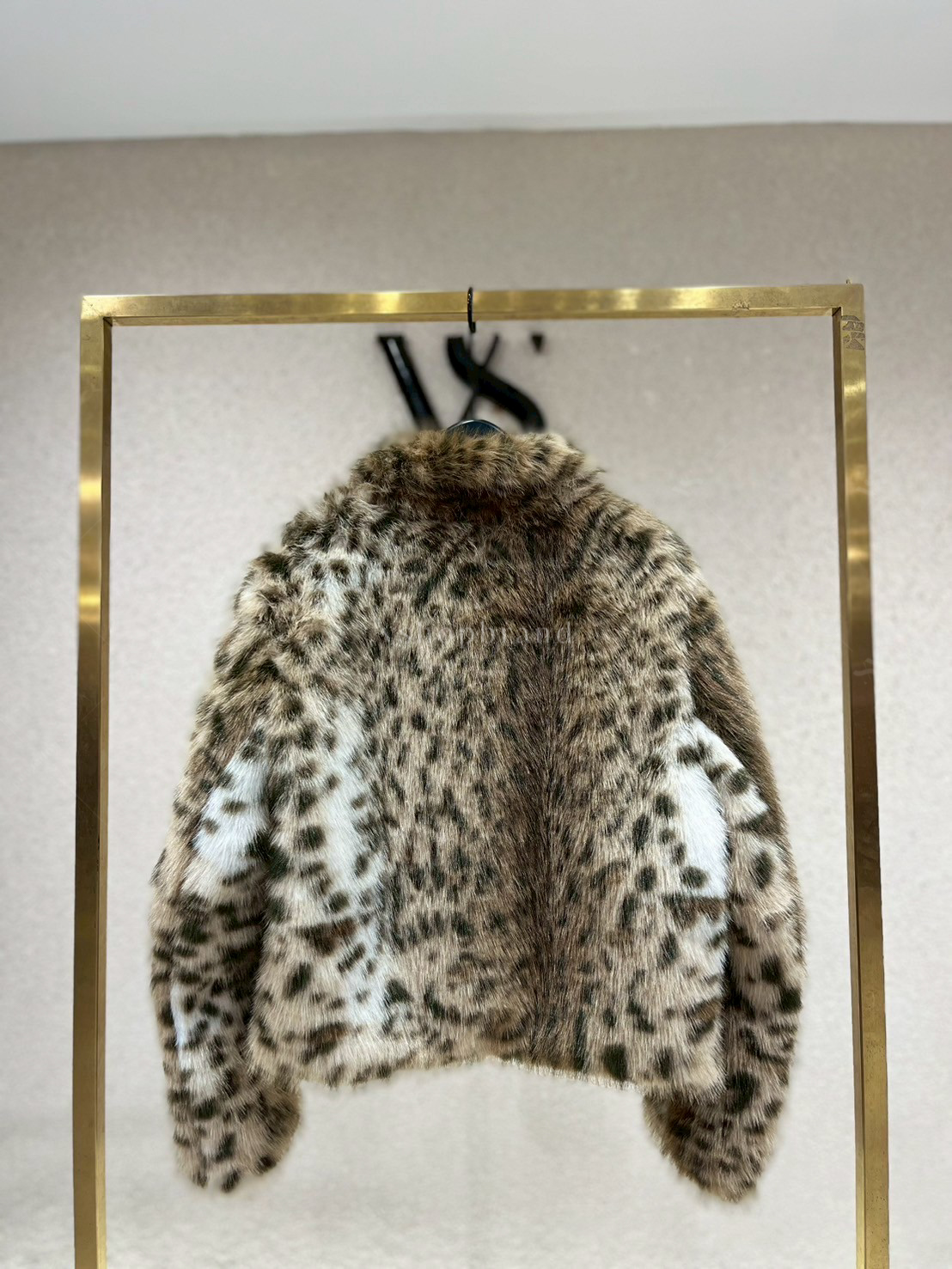 เสื้อคลุมขนเฟอร์ลายเสือดาว