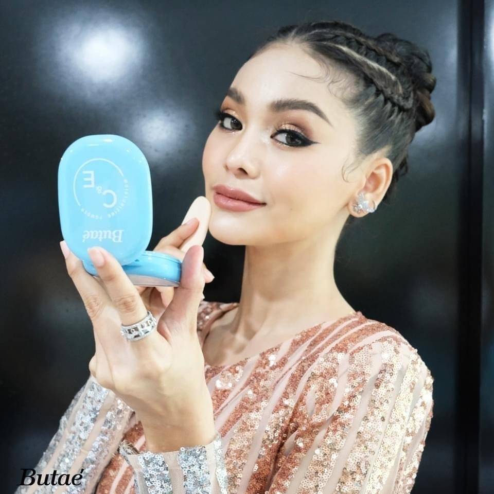 Butae C&E แป้งพัฟ (สีฟ้า) Moisturizing Powder สูตรบำรุงผิว 11กรัม