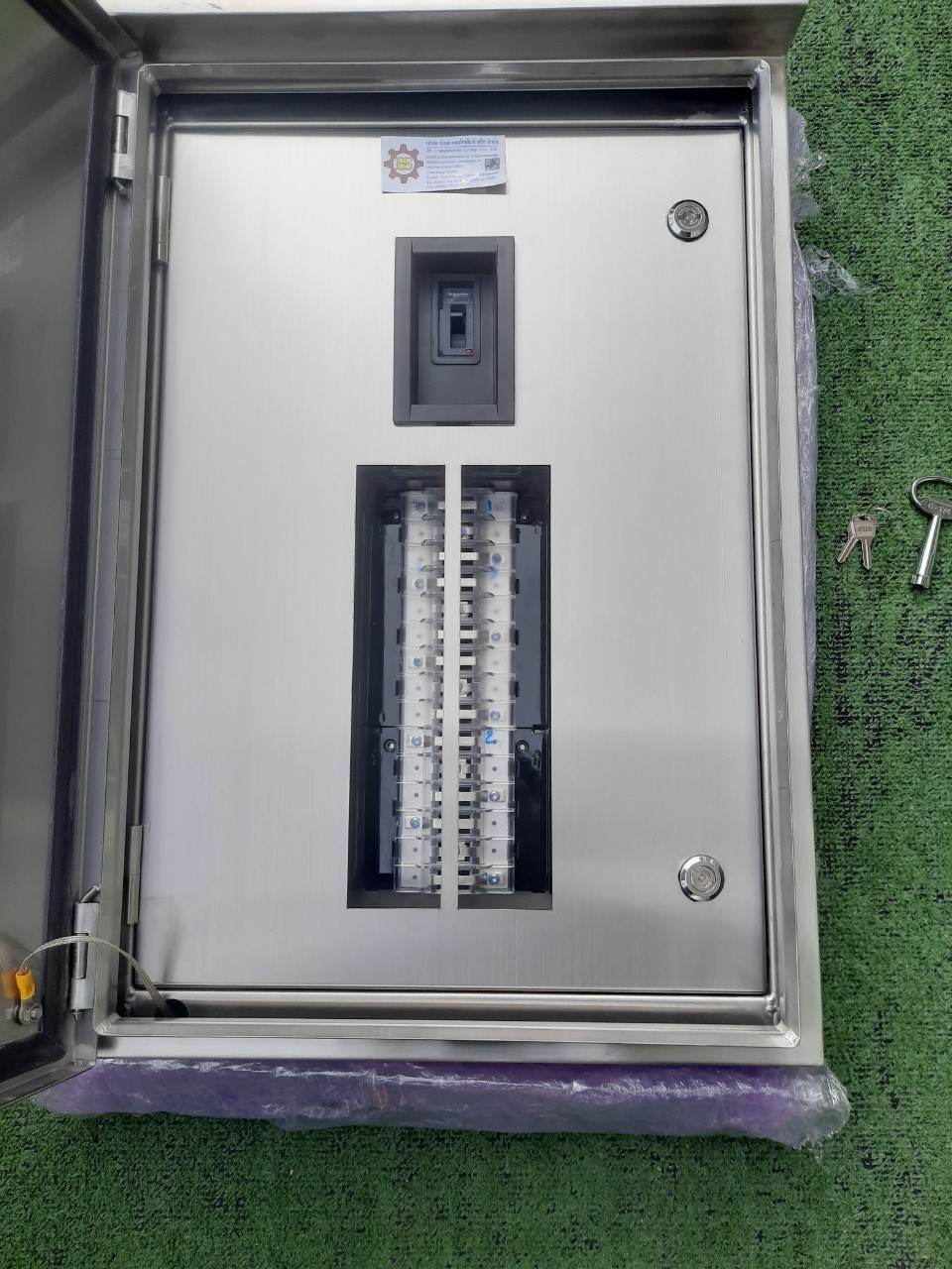 LOAD CENTER 100A ตู้สแตนเลส 304 มีหลังคาสโลป W450xH650xD152mm. (30ช่อง)