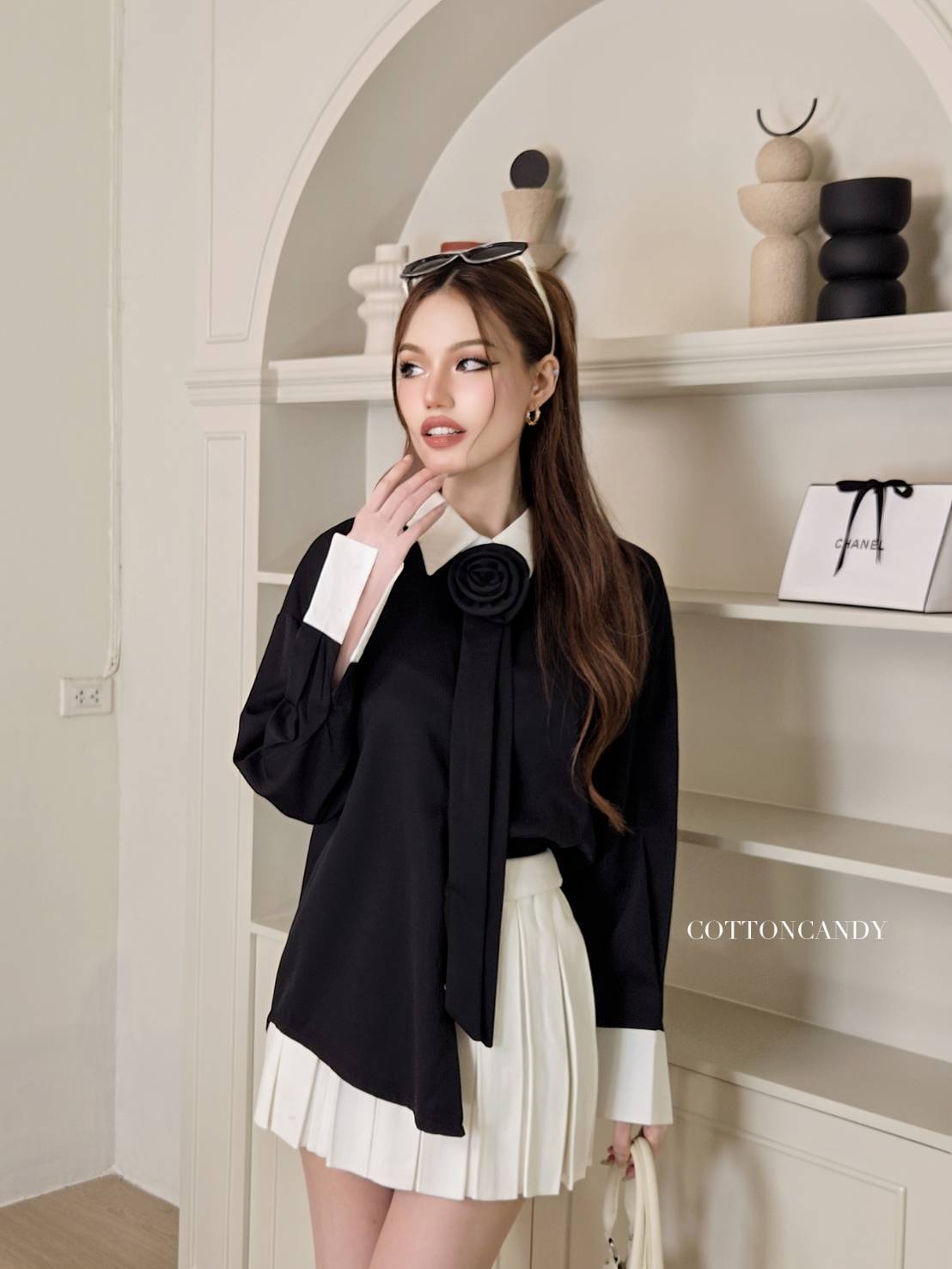 เสื้อเชิ๊ตดีเทลเก๋ๆ รุ่นนี้เป็นเข็มกลัดถอดได้ ใส่ออกมาแล้วสวยแน่นอน ทรง oversizeใส่สบาย โทนสีสวยมากๆคร่าาาา